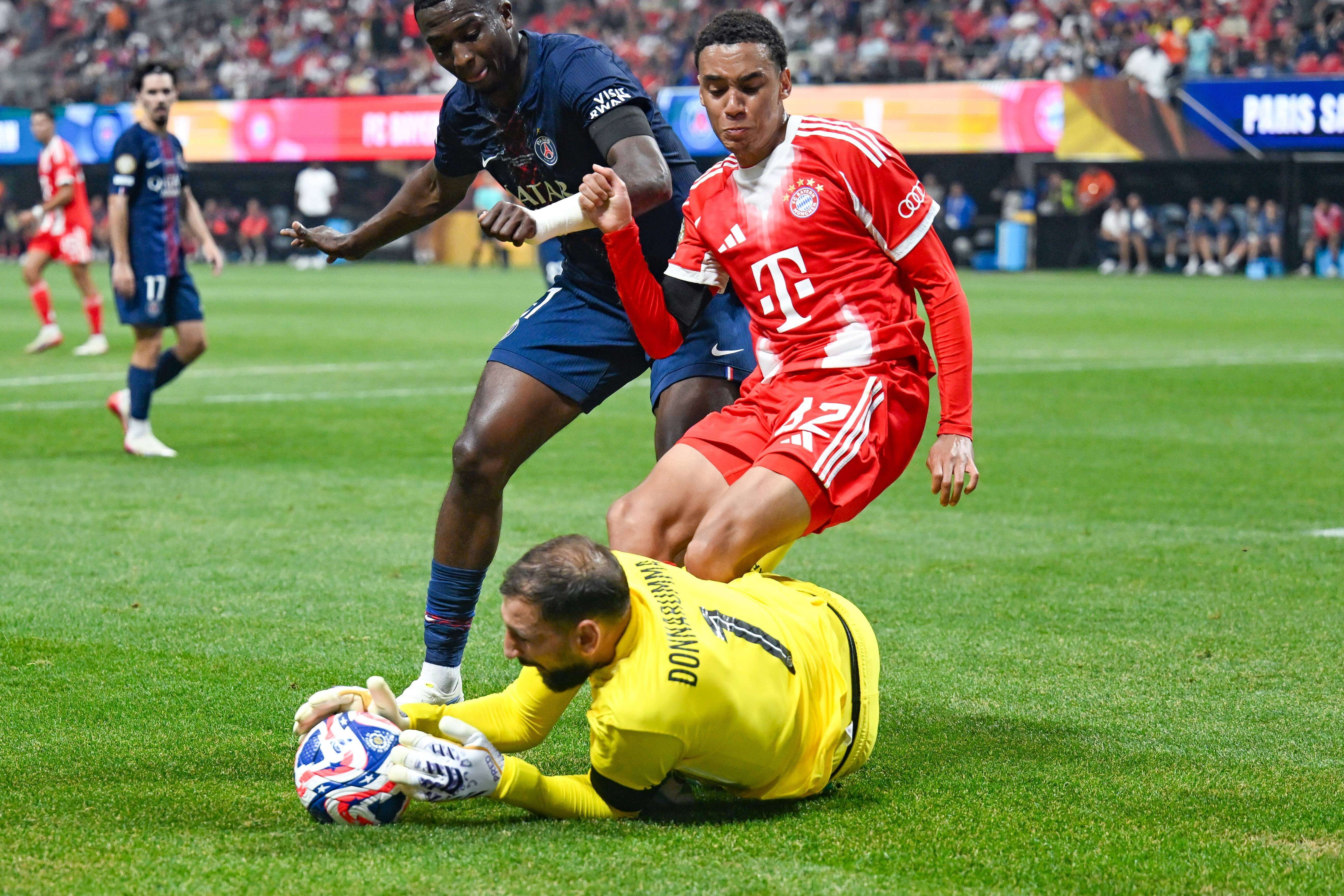 La acción de la lesión de Musiala con Donnarumma (Cordon Press)