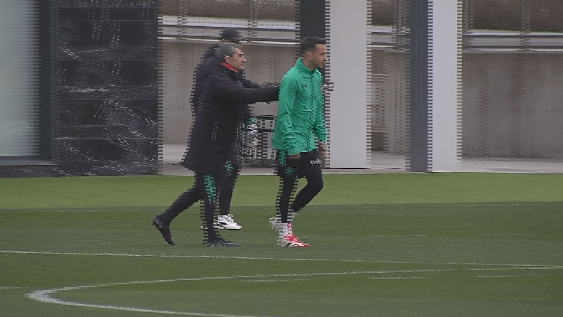  Conversación entre Álex Berenguer y Ernesto Valverde.