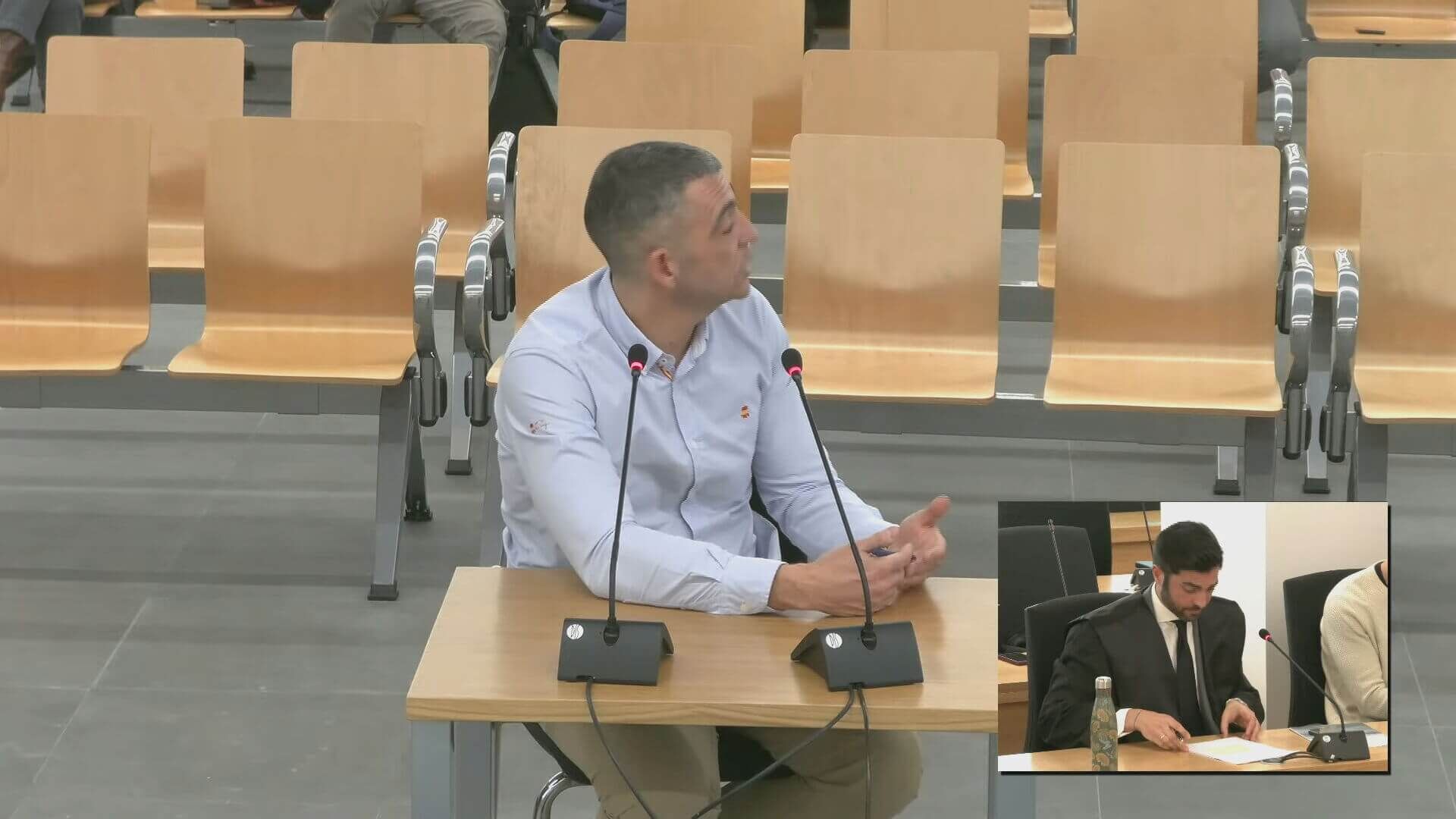  Rubén Rivera respondiendo a las preguntas de su defensa