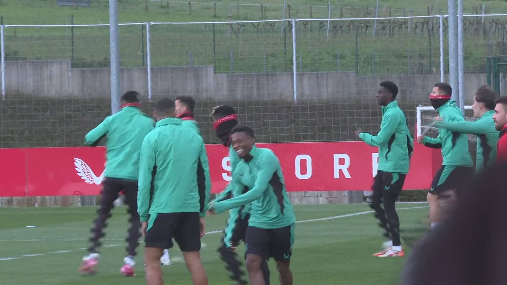 Entrenamiento del Athletic con Maroan Sannadi, Nico Williams y Djaló.