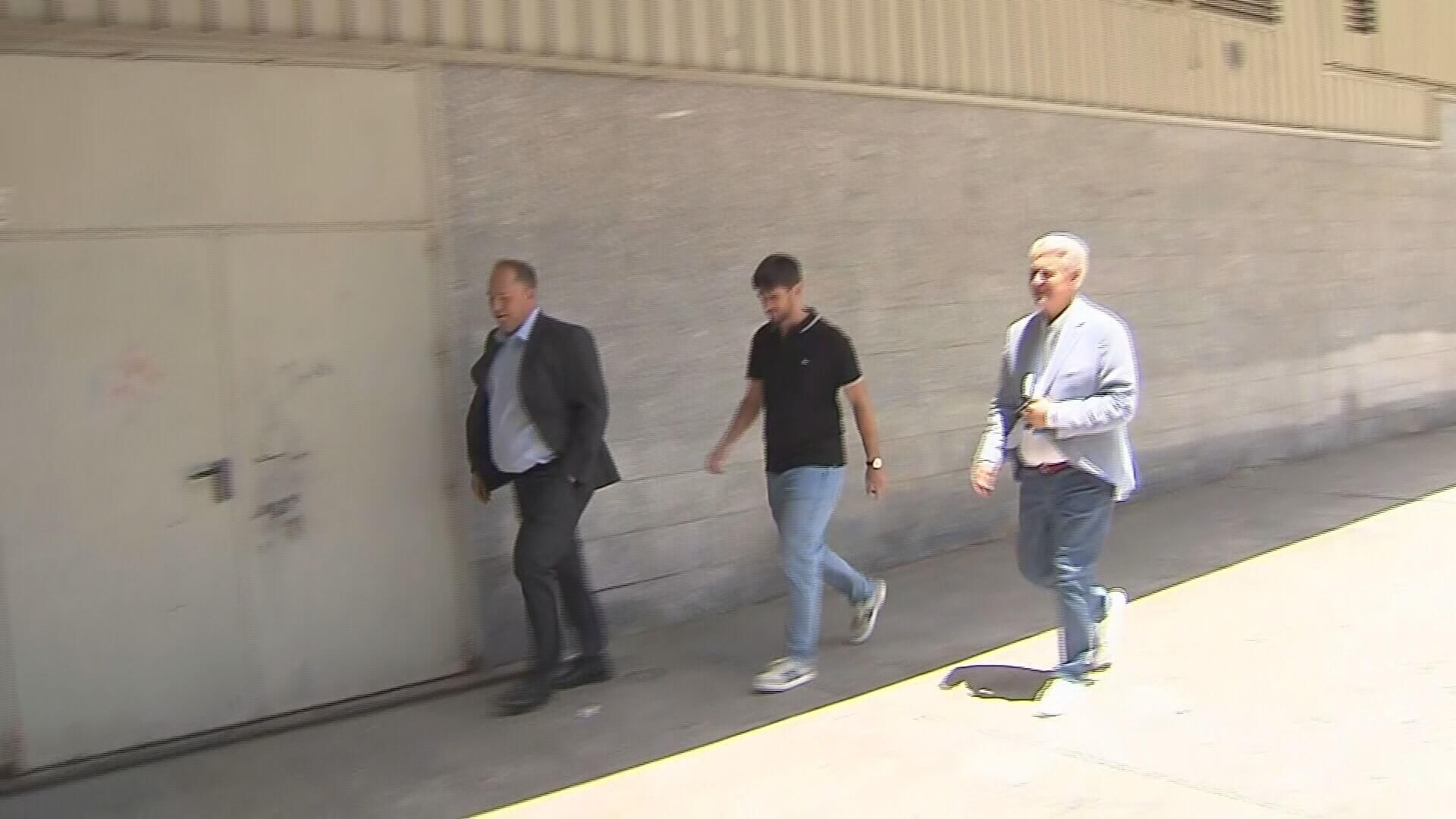 Antonio Cordón, saliendo del Sánchez-Pizjuán.