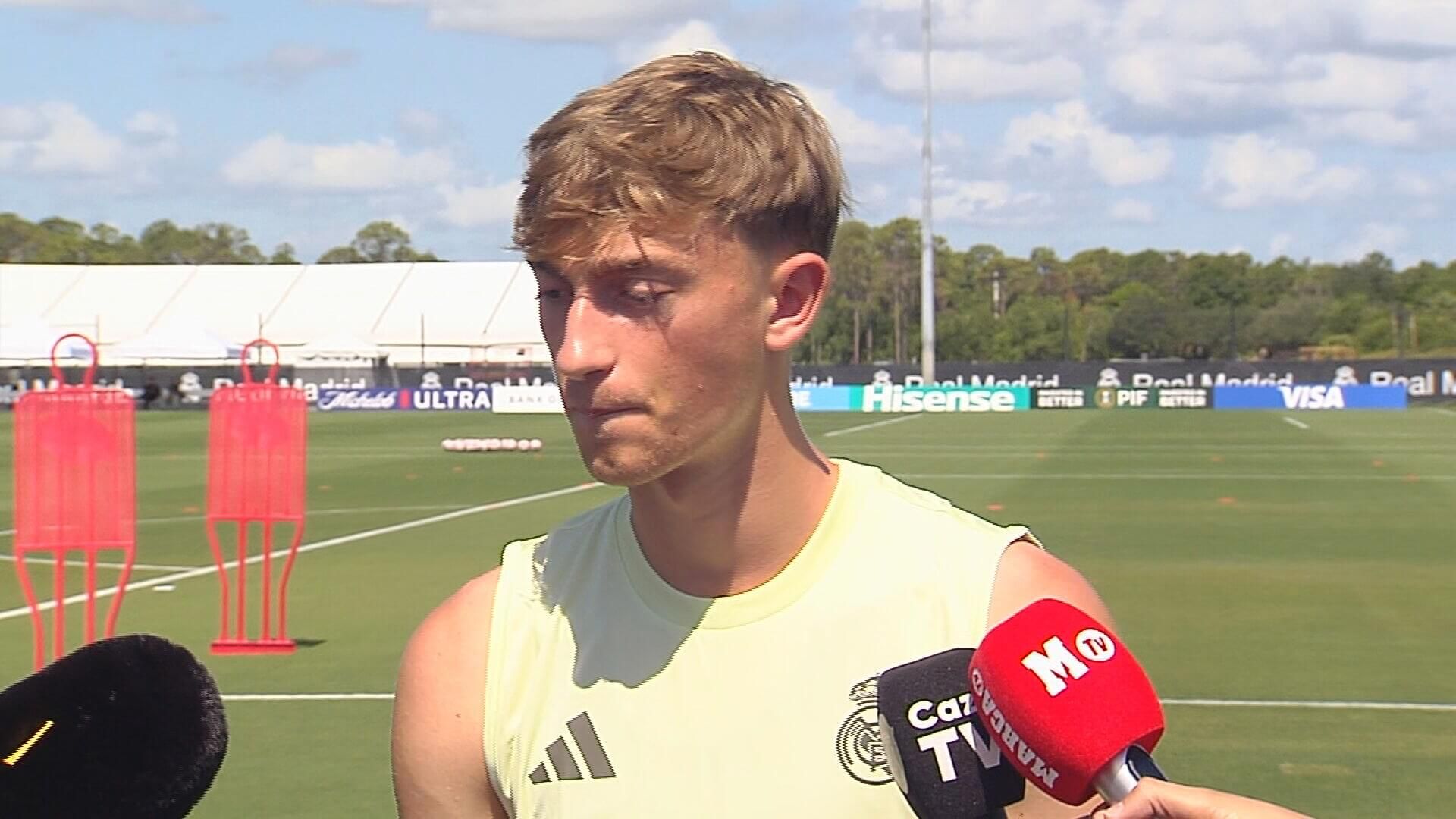  Dean Huijsen atiende a los medios