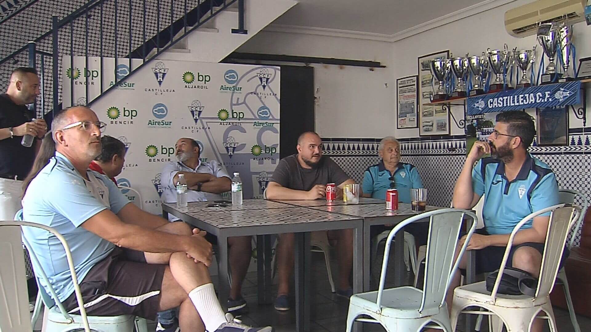 El Castilleja CF se reunió para ver el Benfica-Auckland City.