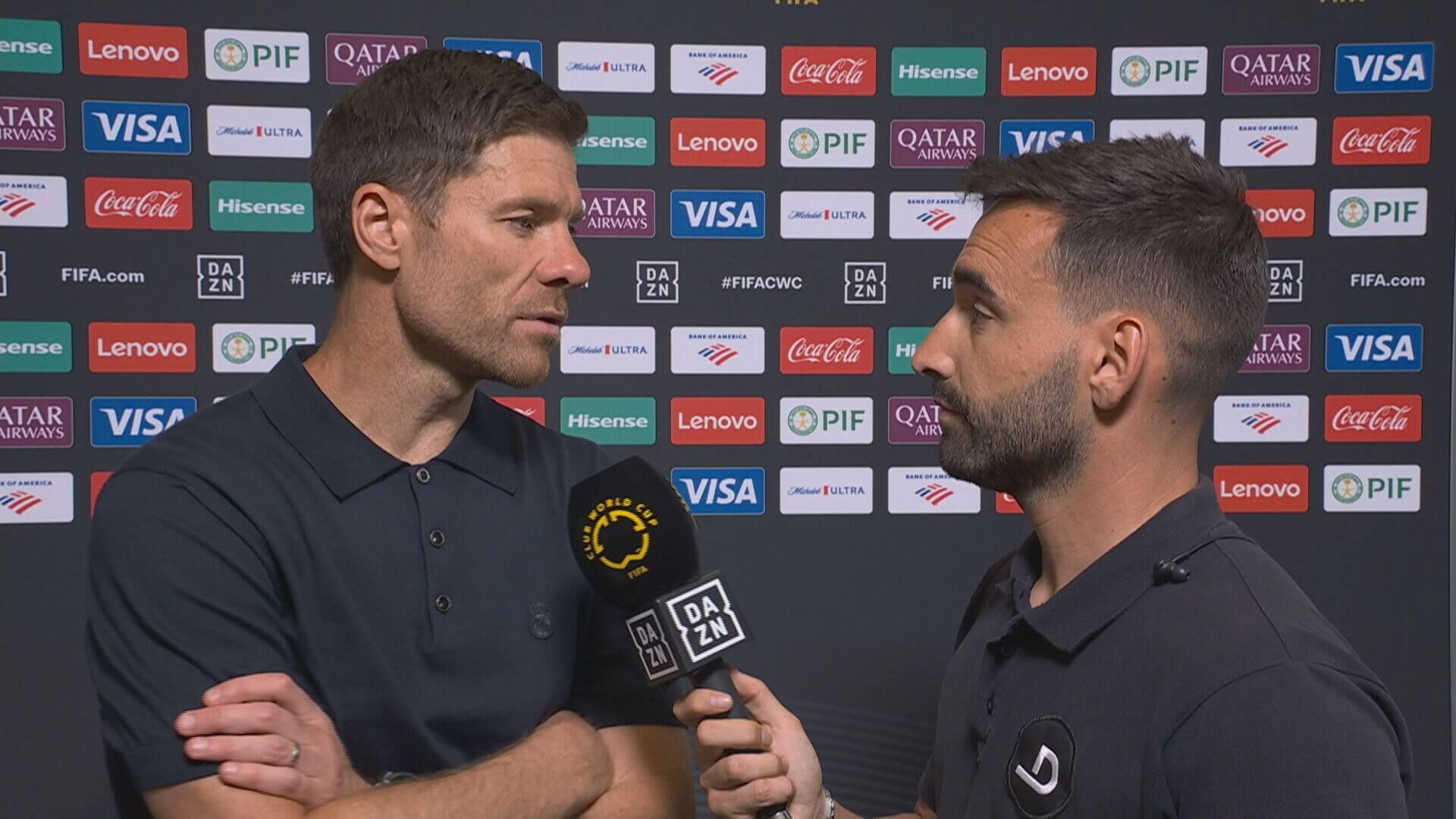  Xabi Alonso atiende a ElDesmarque