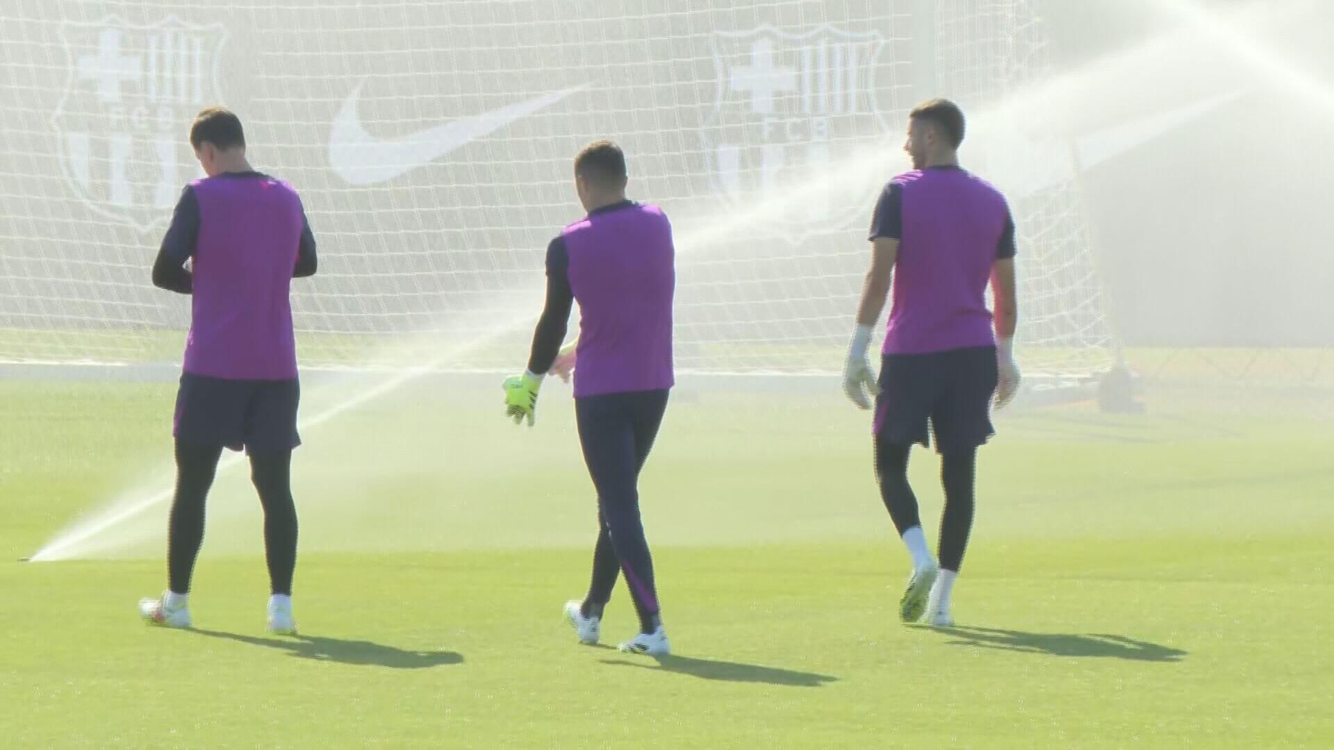 Joan García con Szcezsny e Iñaki Peña en el entrenamiento del Barcelona (ElDesmarque)