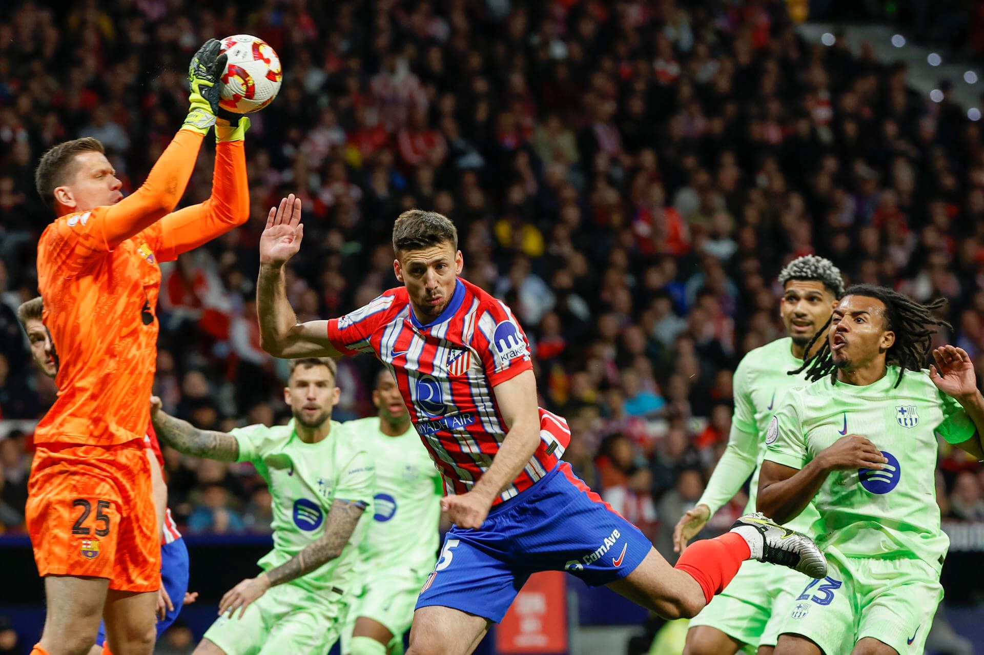 Szczesny ante el Atlético de Madrid (EFE)