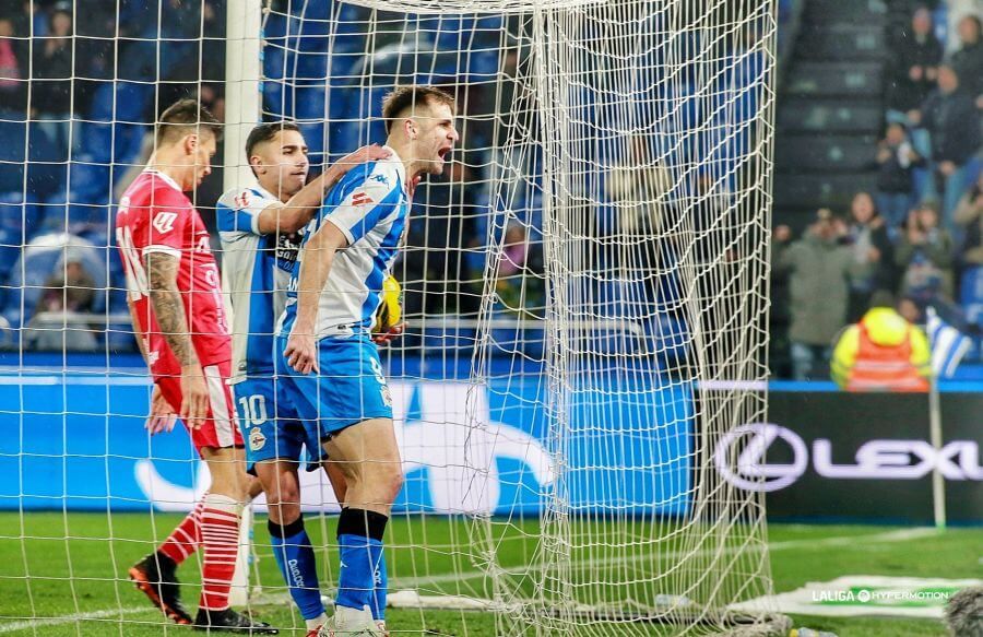 Iván Barbero celebra un gol en el Dépor-Cartagena (FOTO: LALIGA).