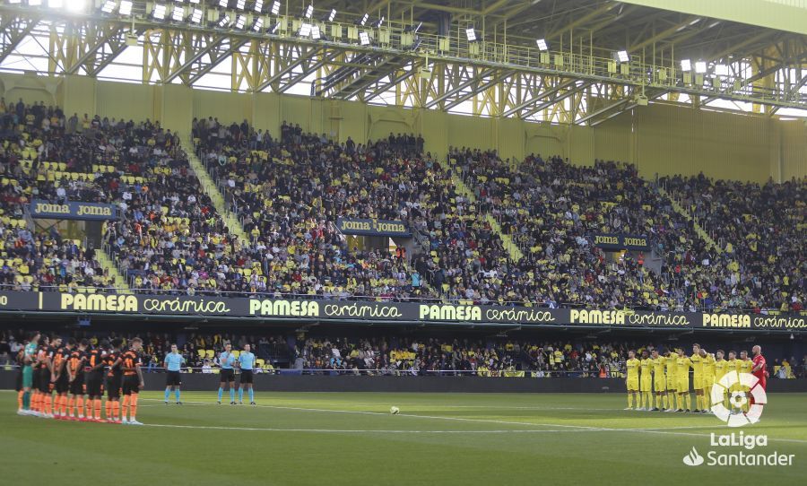 Minuto de silencio ante el Villarreal en La Cerámica.
