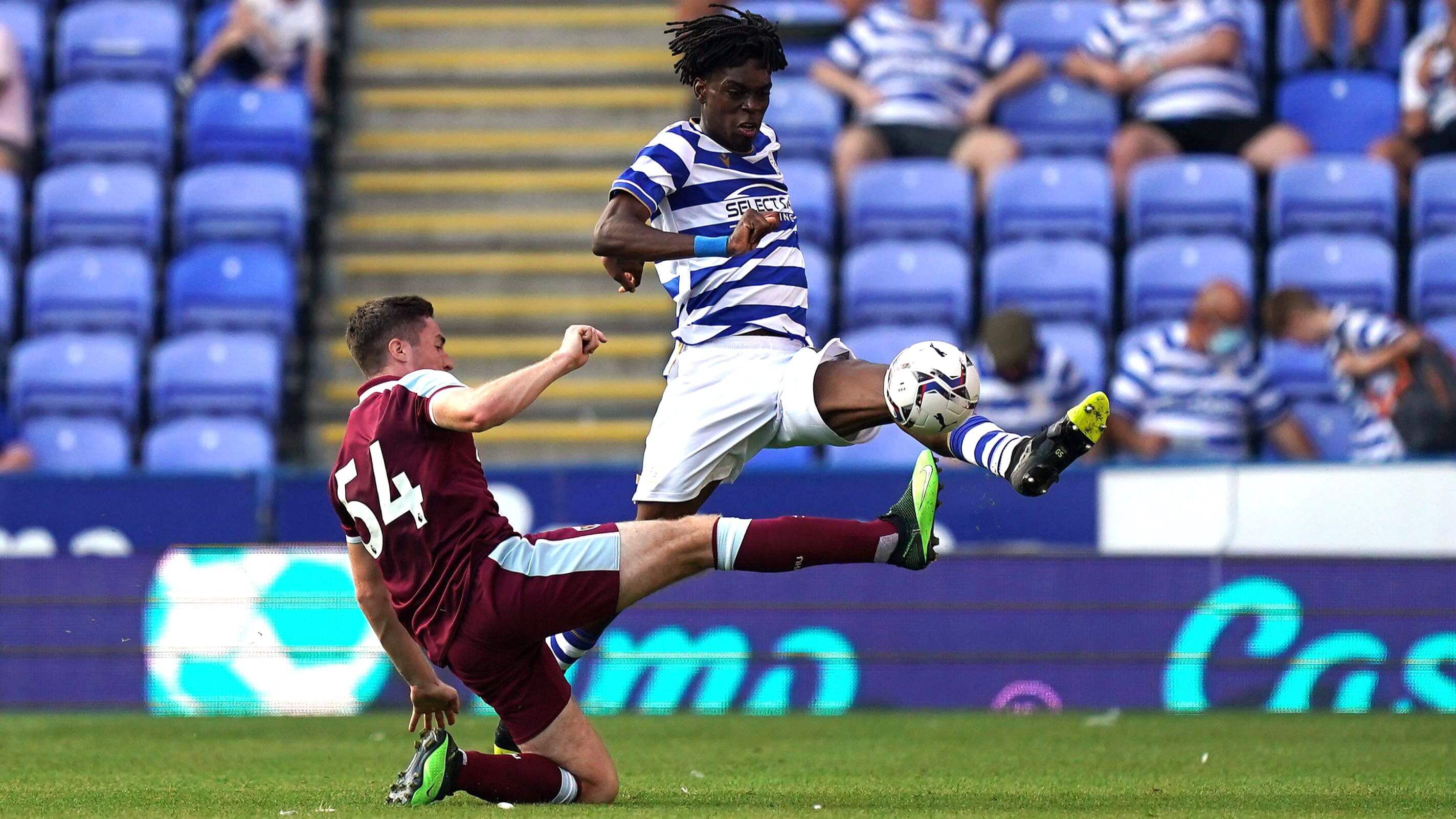  Ovie Ejaria, en su etapa con el Reading.