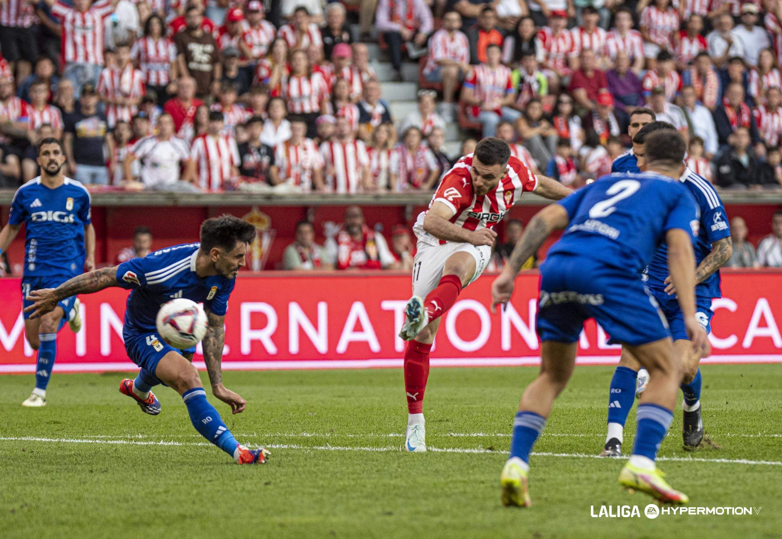 Gol de Víctor Campuzano en el derbi Sporting - Oviedo.
