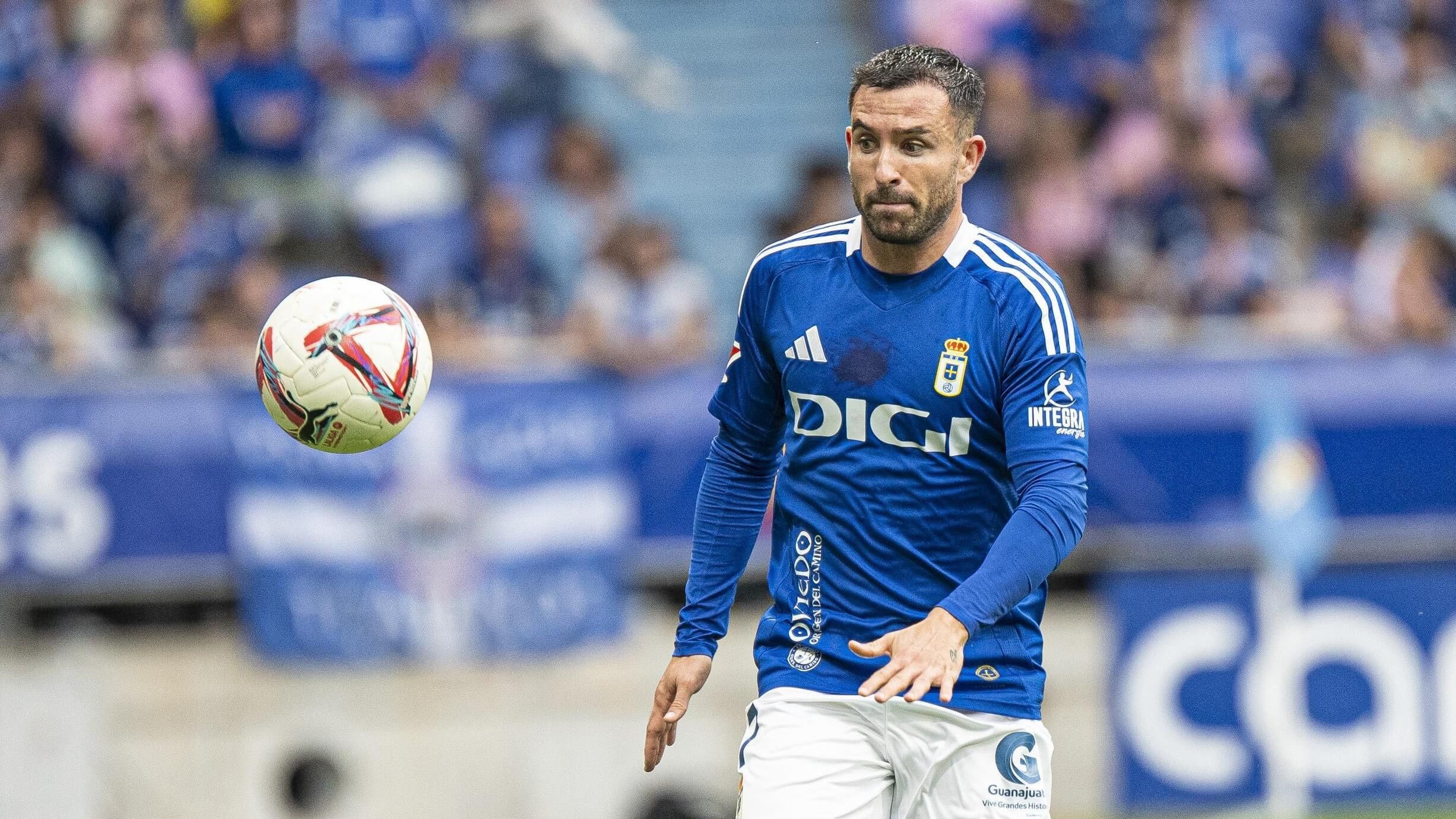  Sebas Moyano. con el Real Oviedo.