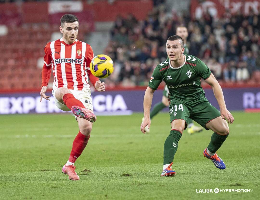  Víctor Campuzano en un partido con el Sporting.