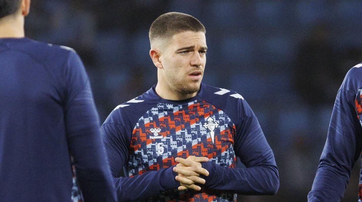  Sergio Carreira, en un calentamiento con el Celta.