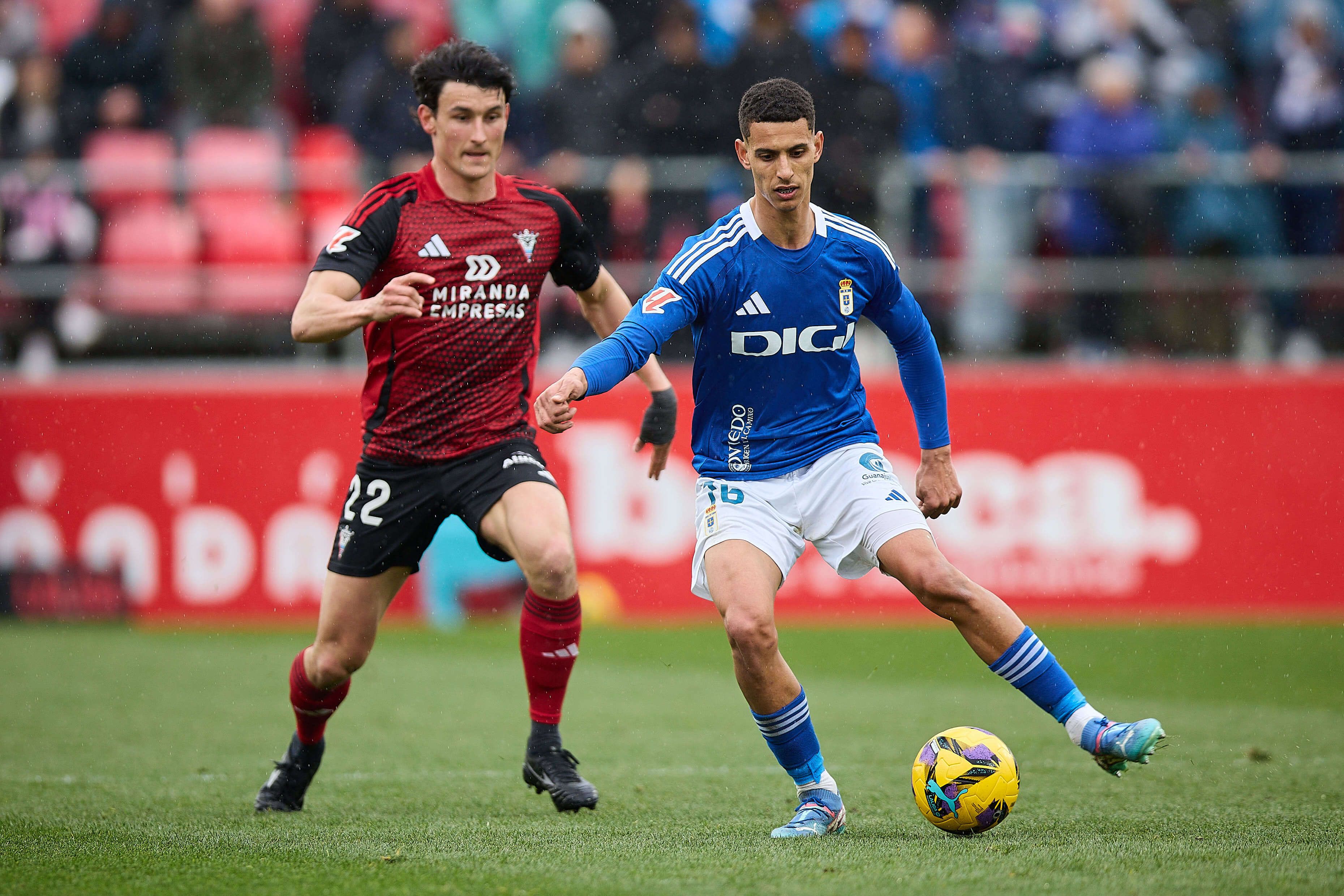 Chaira, durante el Mirandés-Oviedo (Foto: LaLiga).