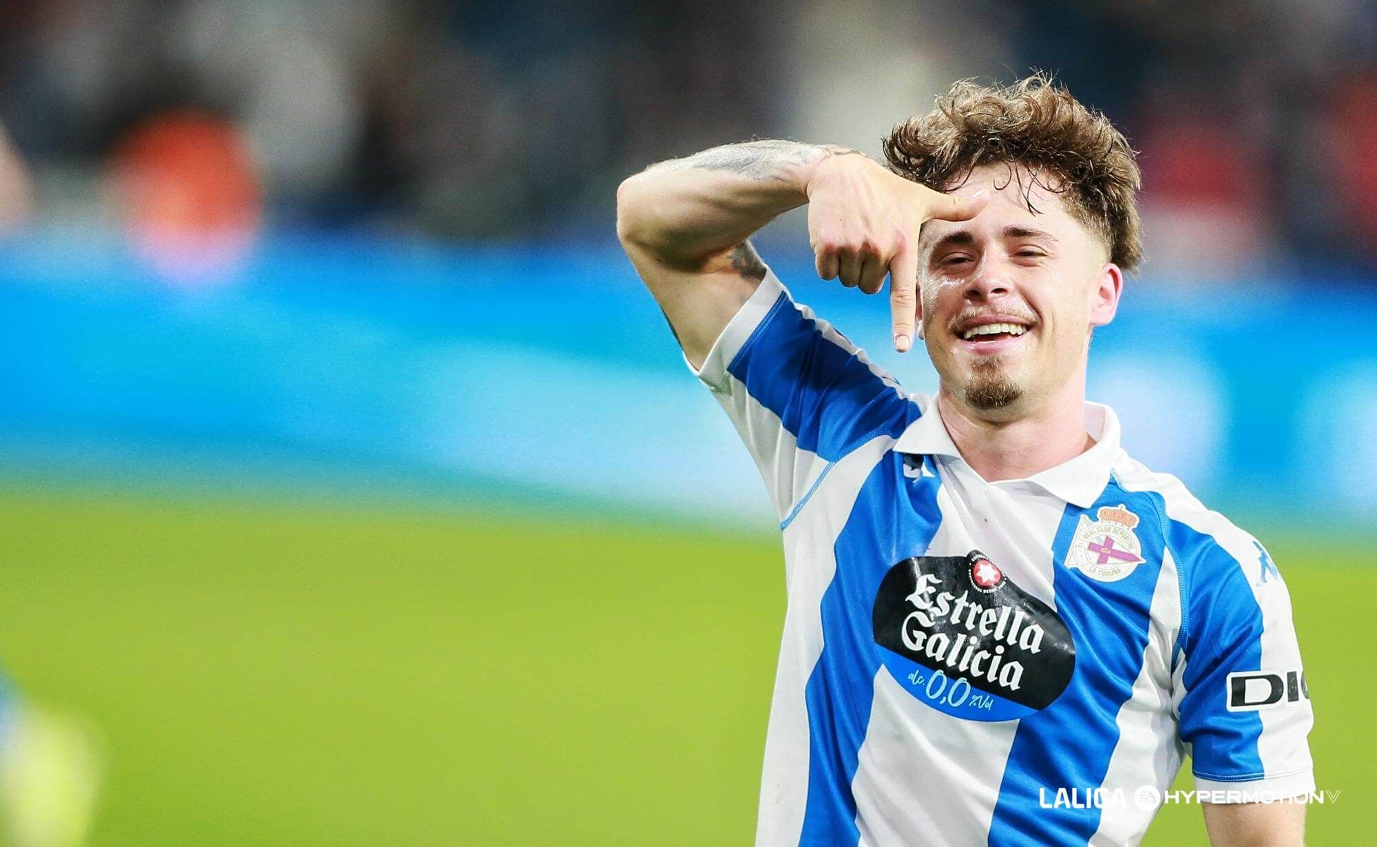  Mario Soriano celebra su gol en el Deportivo - Cádiz.