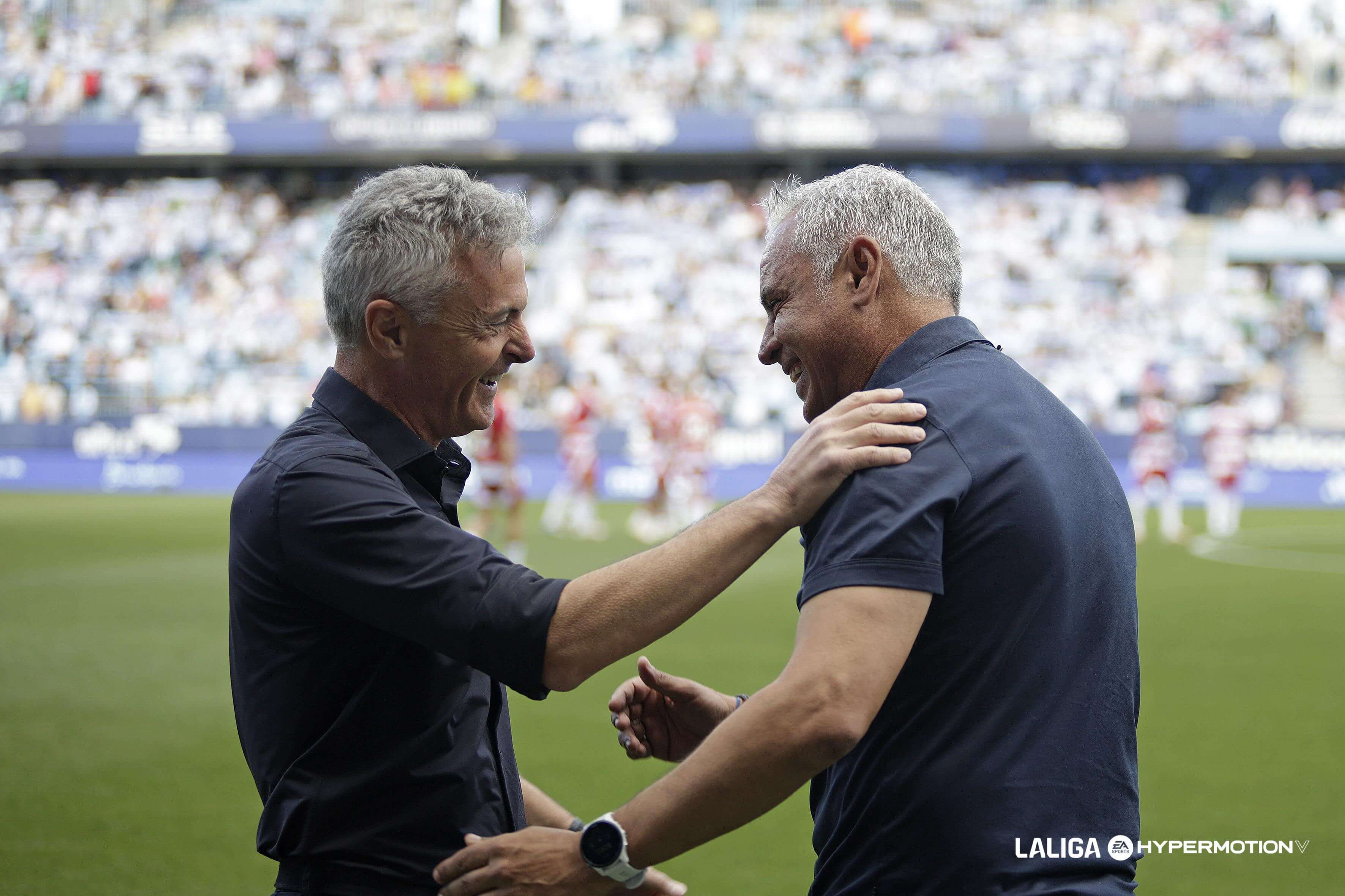  Sergio Pellicer saluda a Fran Escribá en el Málaga-Granada.