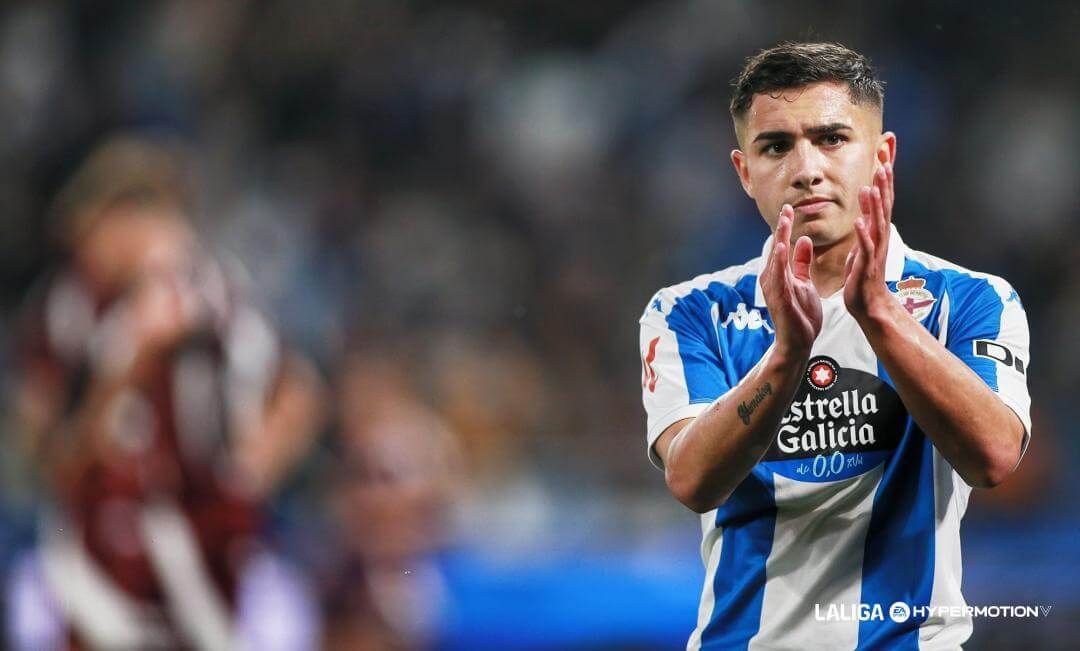 Yeremay Hernández aplaude en un partido del Dépor (FOTO: LALIGA).