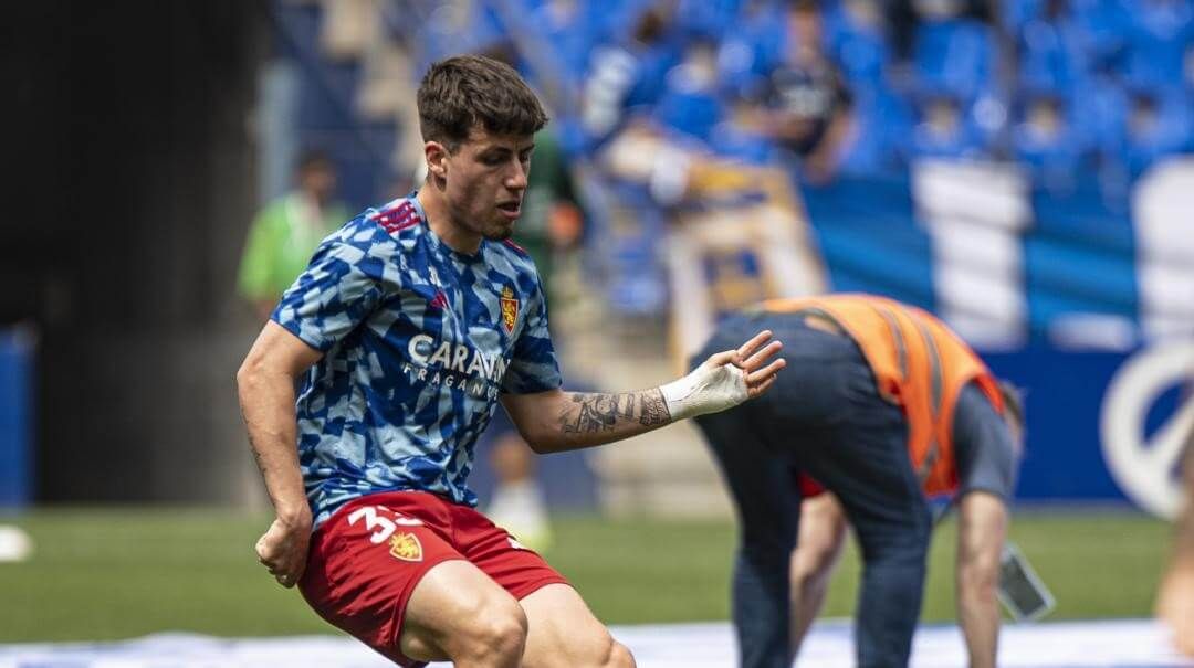 Adrián Liso, en un calentamiento del Real Zaragoza (FOTO: LALIGA).