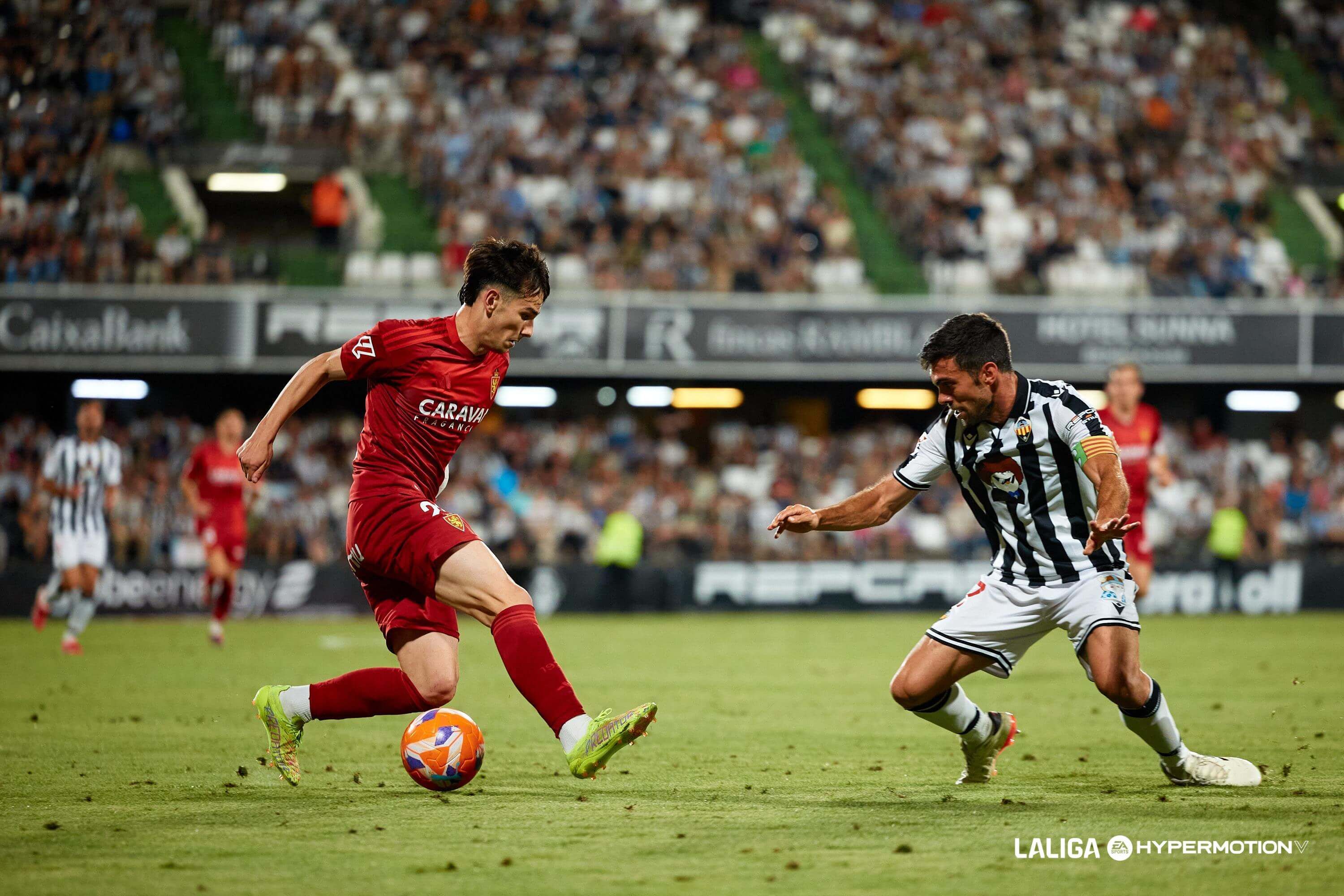  Pau Sans regatea en el Castellón - Real Zaragoza.
