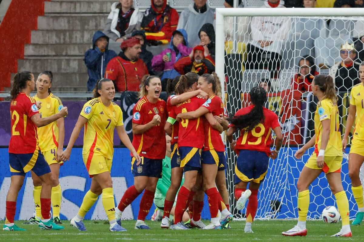  Celebración de un gol de España ante Bélgica en la Eurocopa femenina.