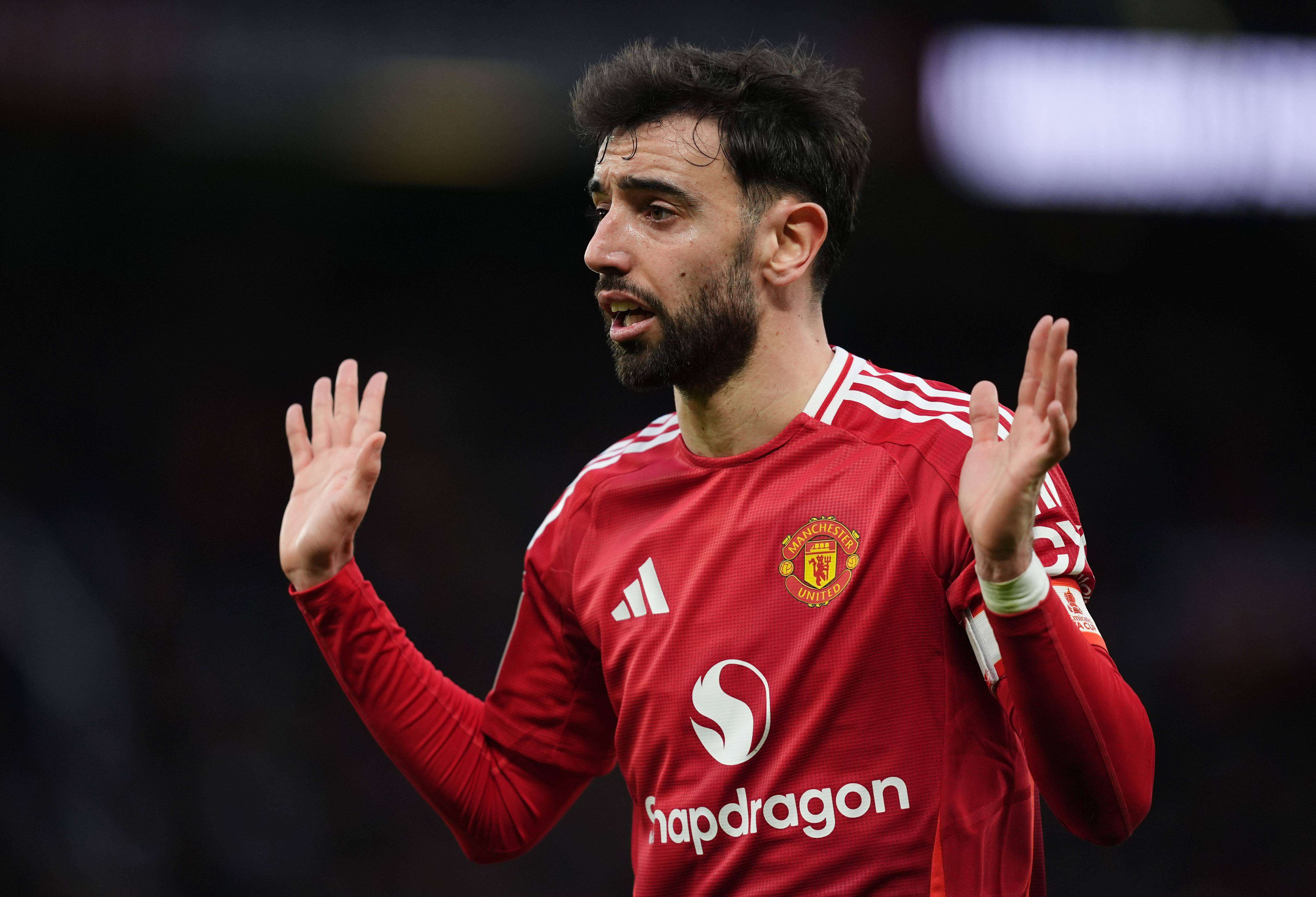Bruno Fernandes en un partido con el Manchester United.
