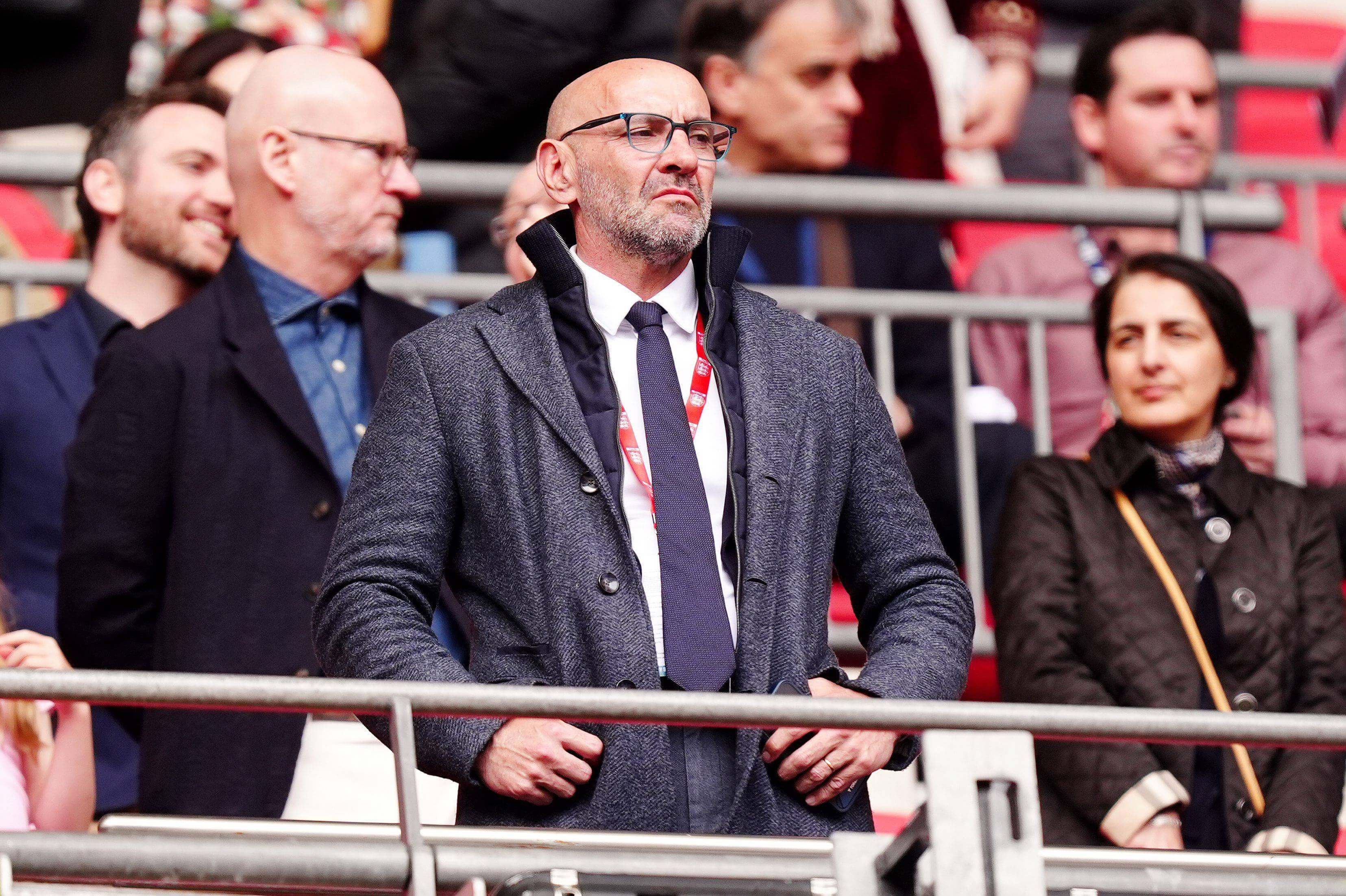 Monchi, en un partido con el Aston Villa.