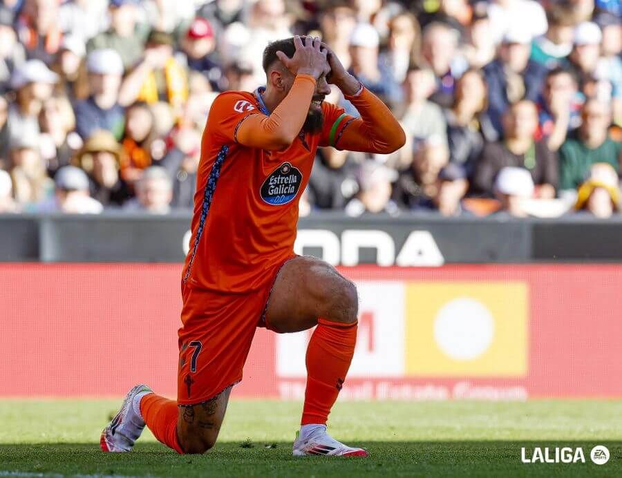 Borja Iglesias en Mestalla.