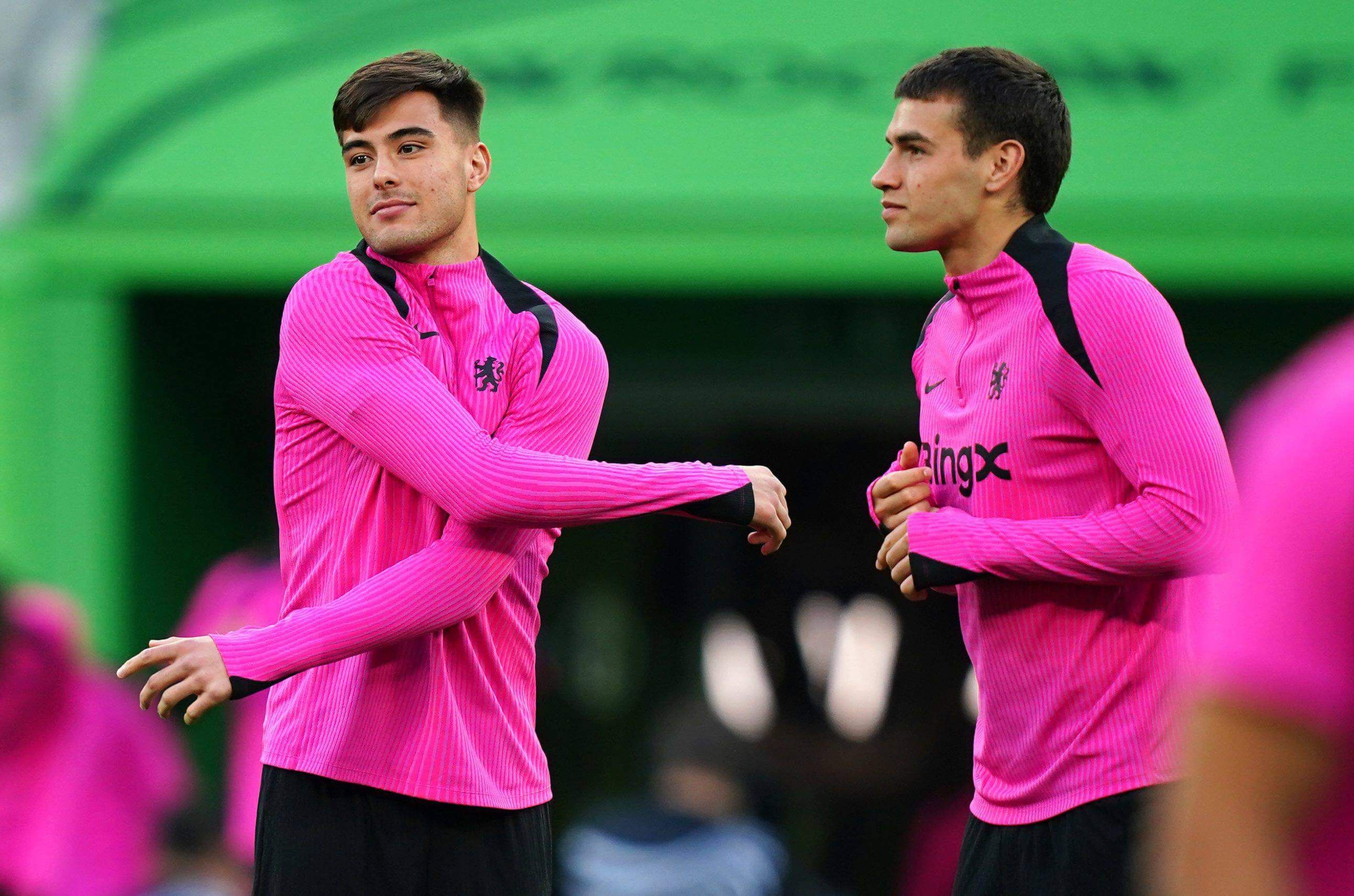  Aaron Anselmino, con el Chelsea.