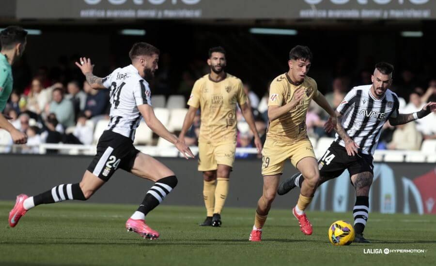  Izan conduce ante el Cartagena.