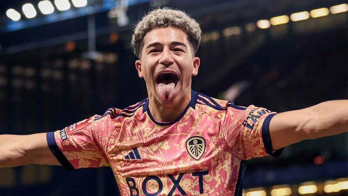  Mateo Joseph celebra su gol con el Leeds
