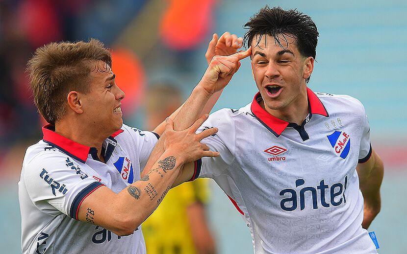 Gonzalo Petit celebrando uno de sus goles.