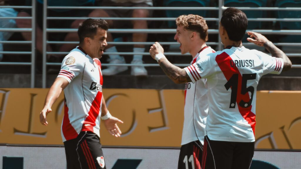 Marcos Acuña celebrando con Colidio el gol de River Plate (Fuente: River)