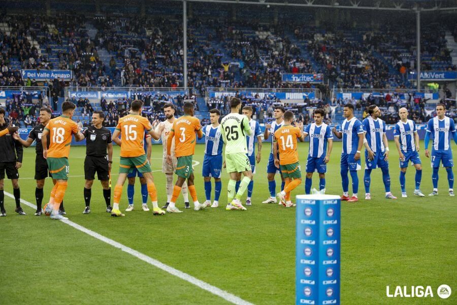 El inicio del último Alaves - Valencia CF