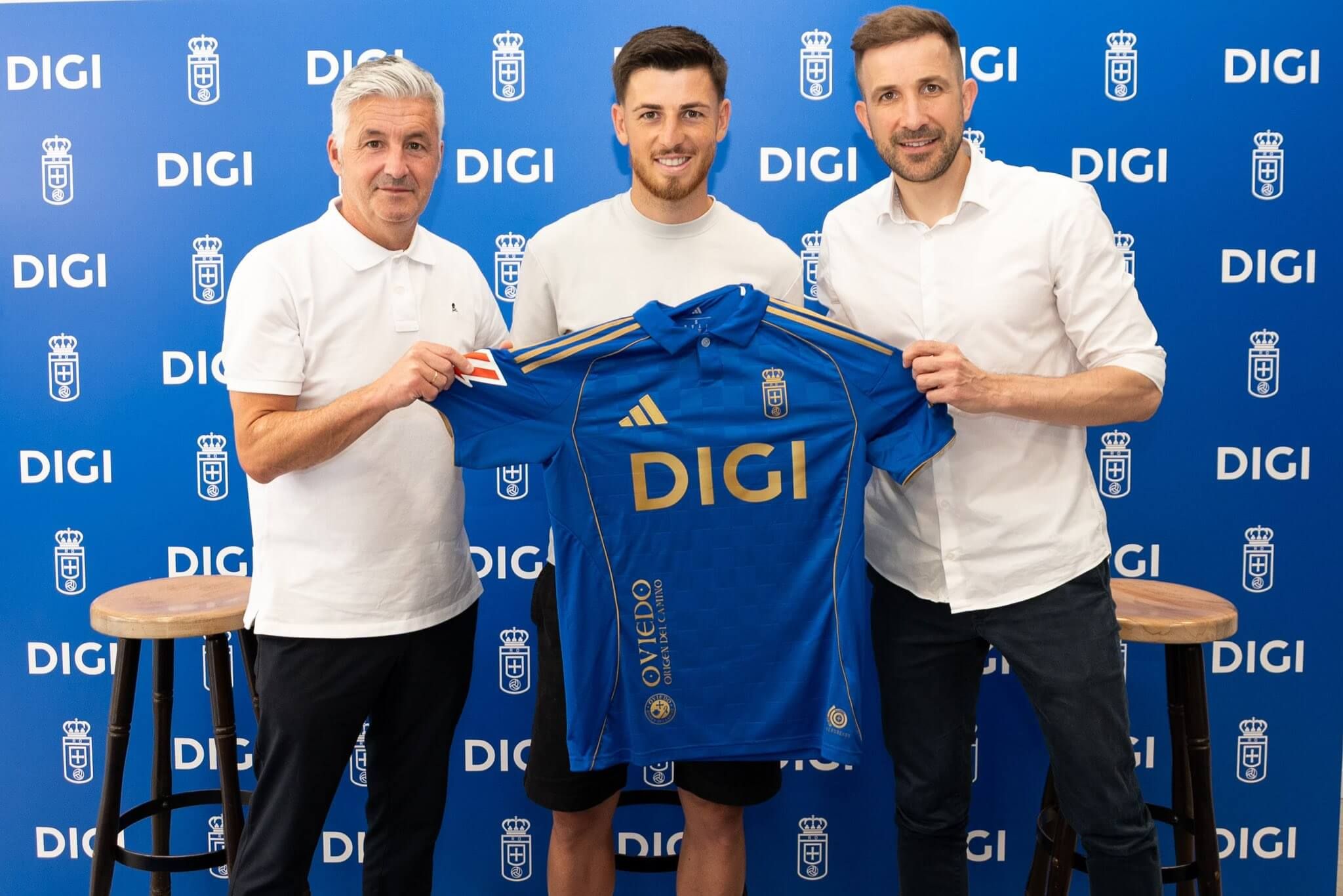 Alberto Reina, en su presentación con el Real Oviedo (Foto: RO).