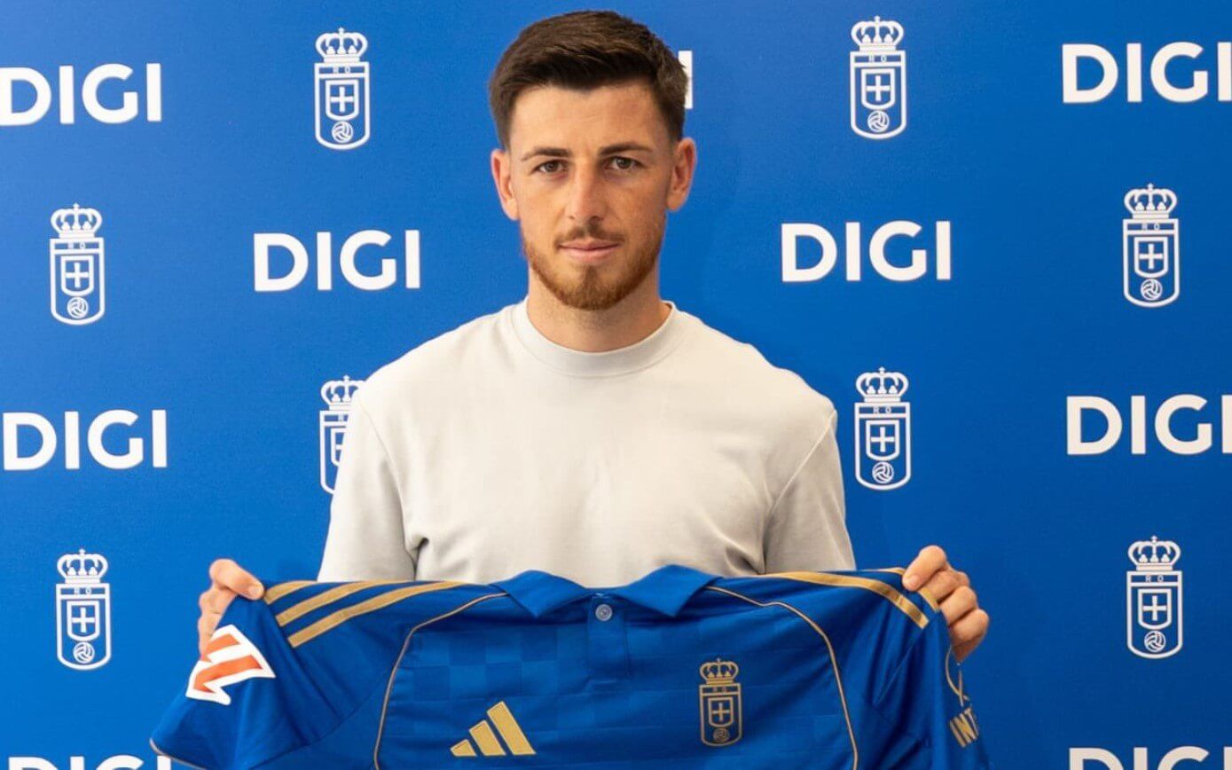 Alberto Reina, en su presentación con el Real Oviedo.
