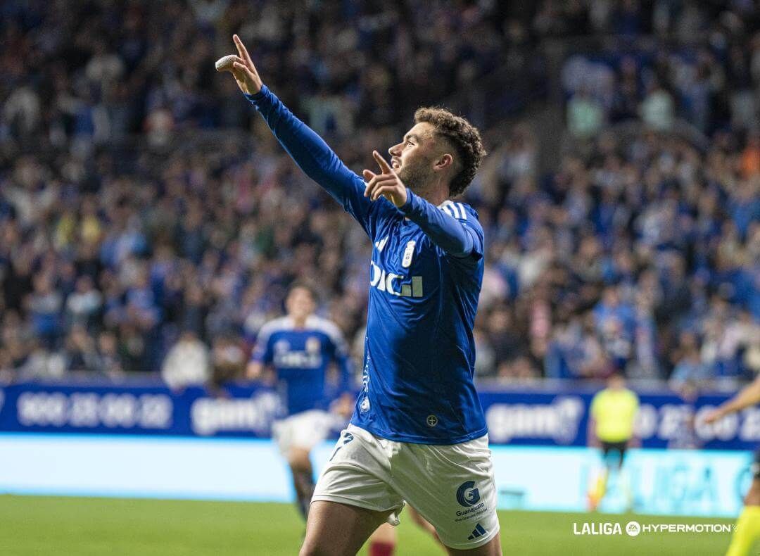  Álex Cardero celebra su gol en el Oviedo-Mirandés.