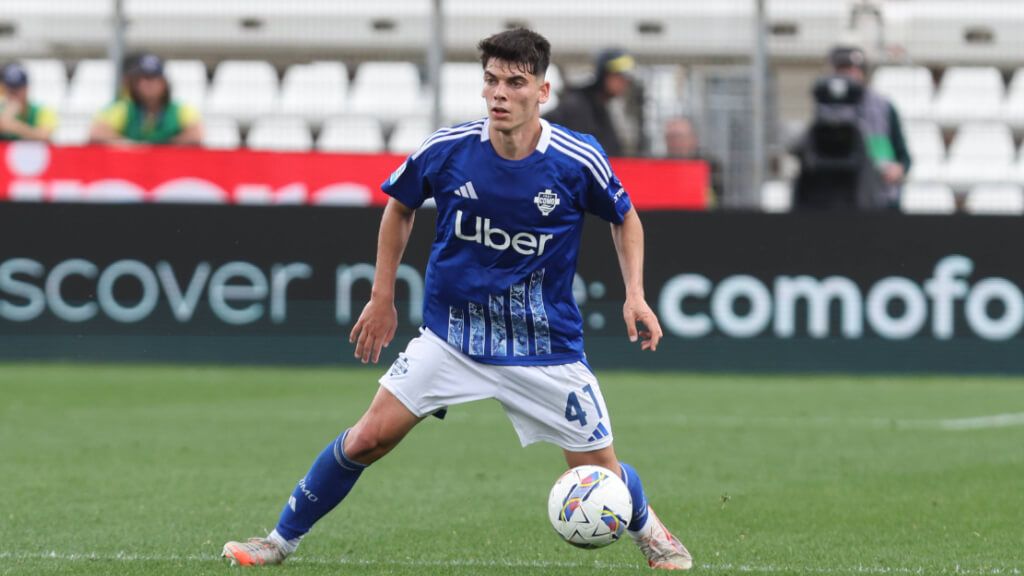 Álex Valle en un partido con el Como (Cordon Press)