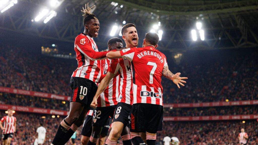 El Athletic celebra un gol de Sancet en San Mamés (Cordon Press)