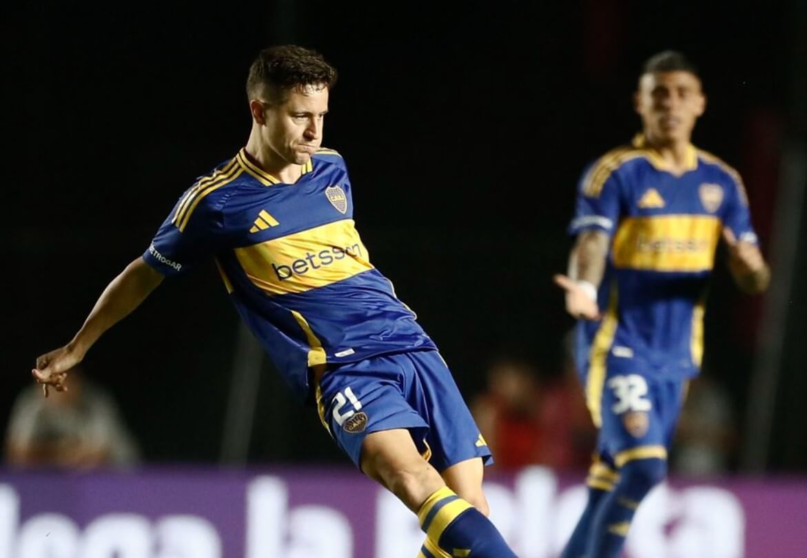  Ander Herrera da un pase con Boca Juniors en su debut.