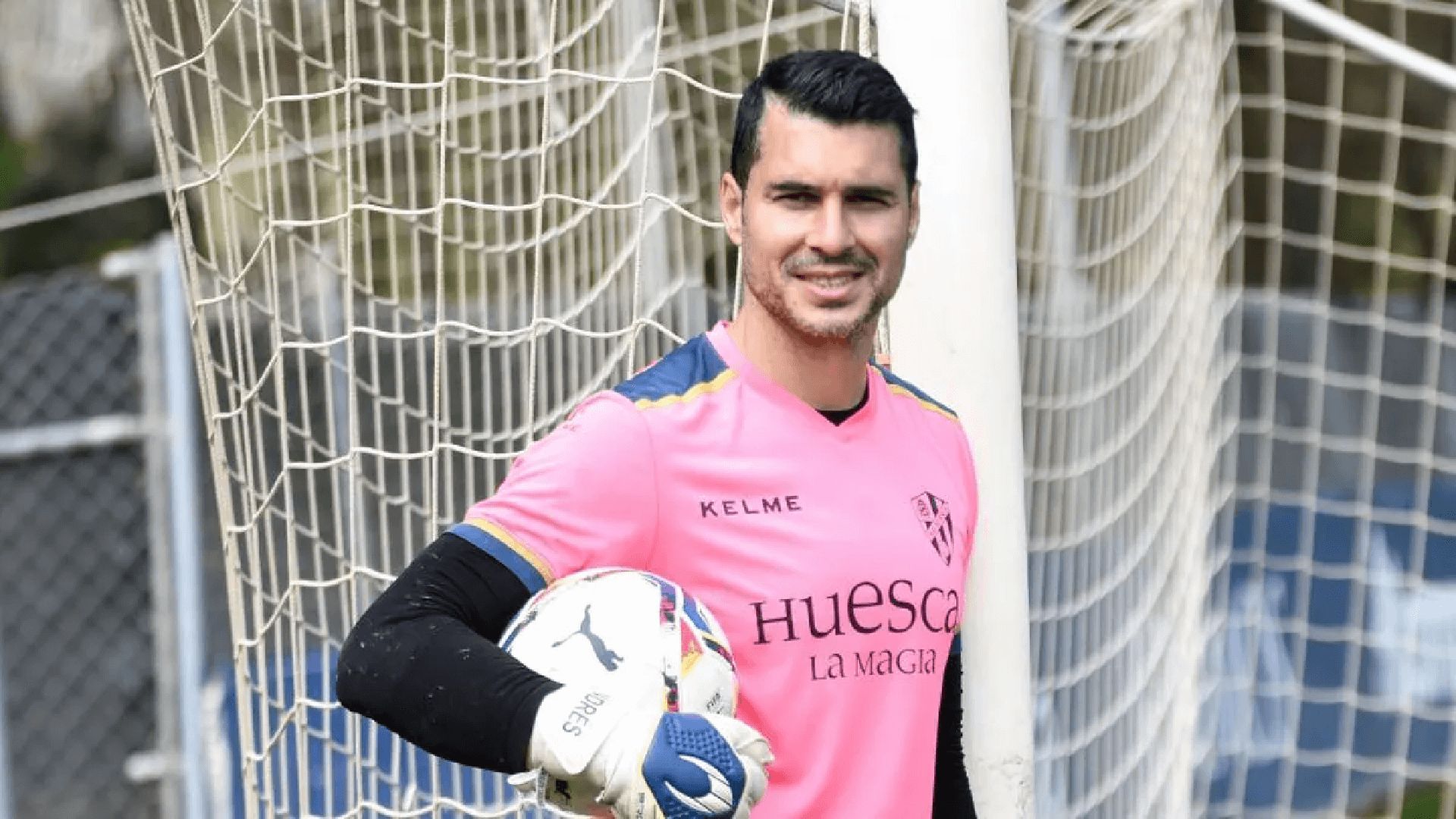  Andrés Fernández, en su etapa en el Huesca.