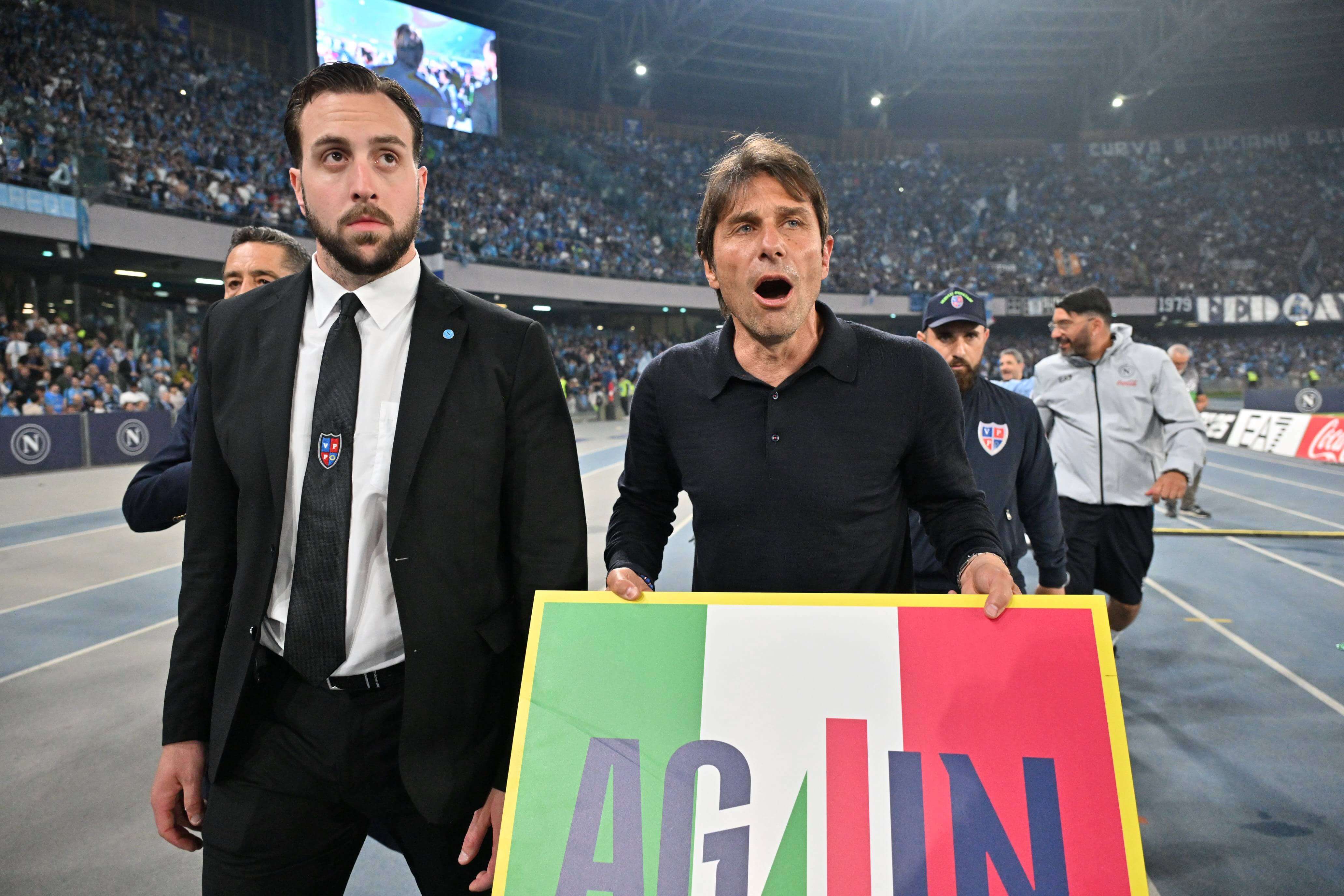 Antonio Conte festeja el Scudetto del Nápoles.