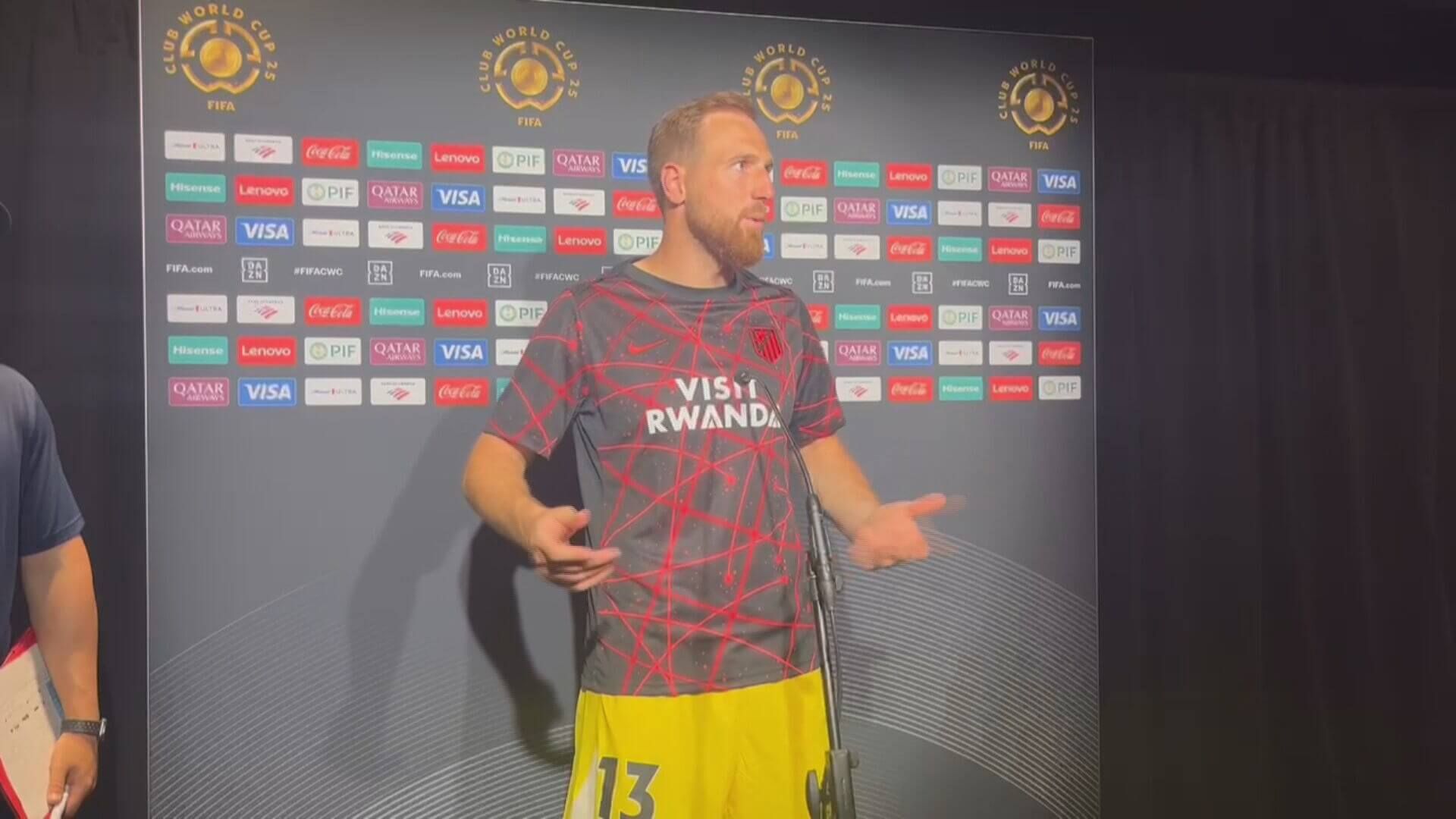 Jan Oblak señaló que el árbitro del PSG-Atlético era poco dialogante.