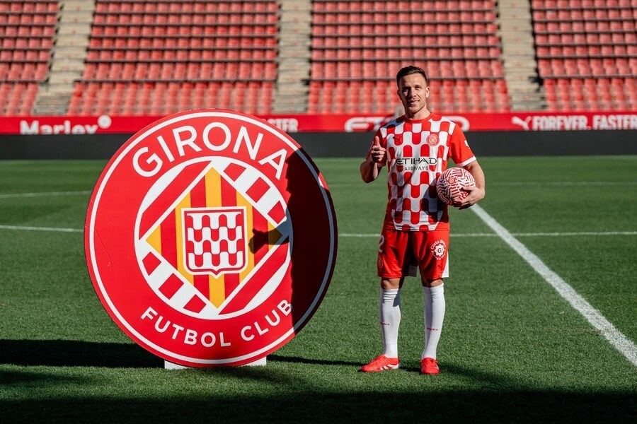  Arthur Melo, en su presentación con el Girona.