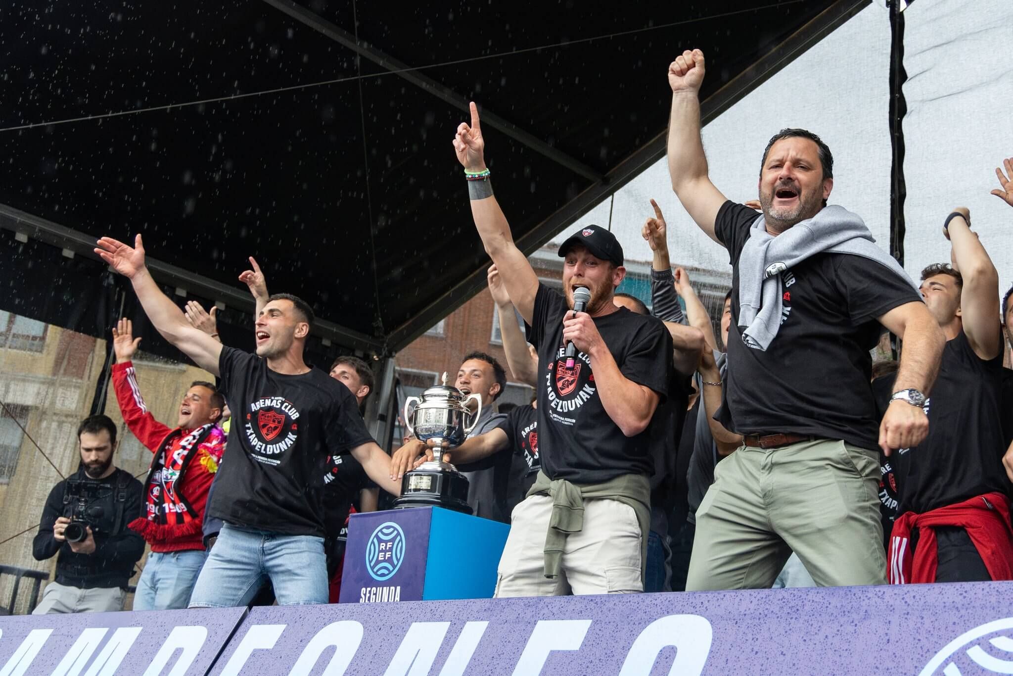 Ibai Gómez comanda la celebración del Arenas Club.