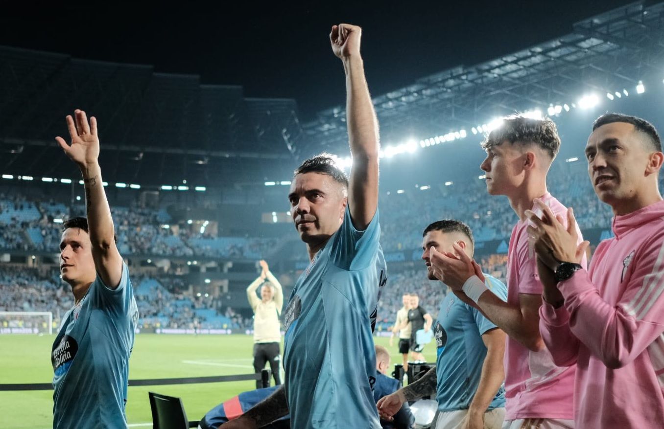 Aspas saluda a la afición de Balaídos.