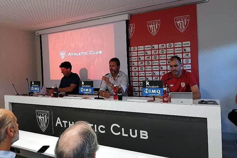  Ayarza, Alkorta y Bombín comparecen en Lezama.