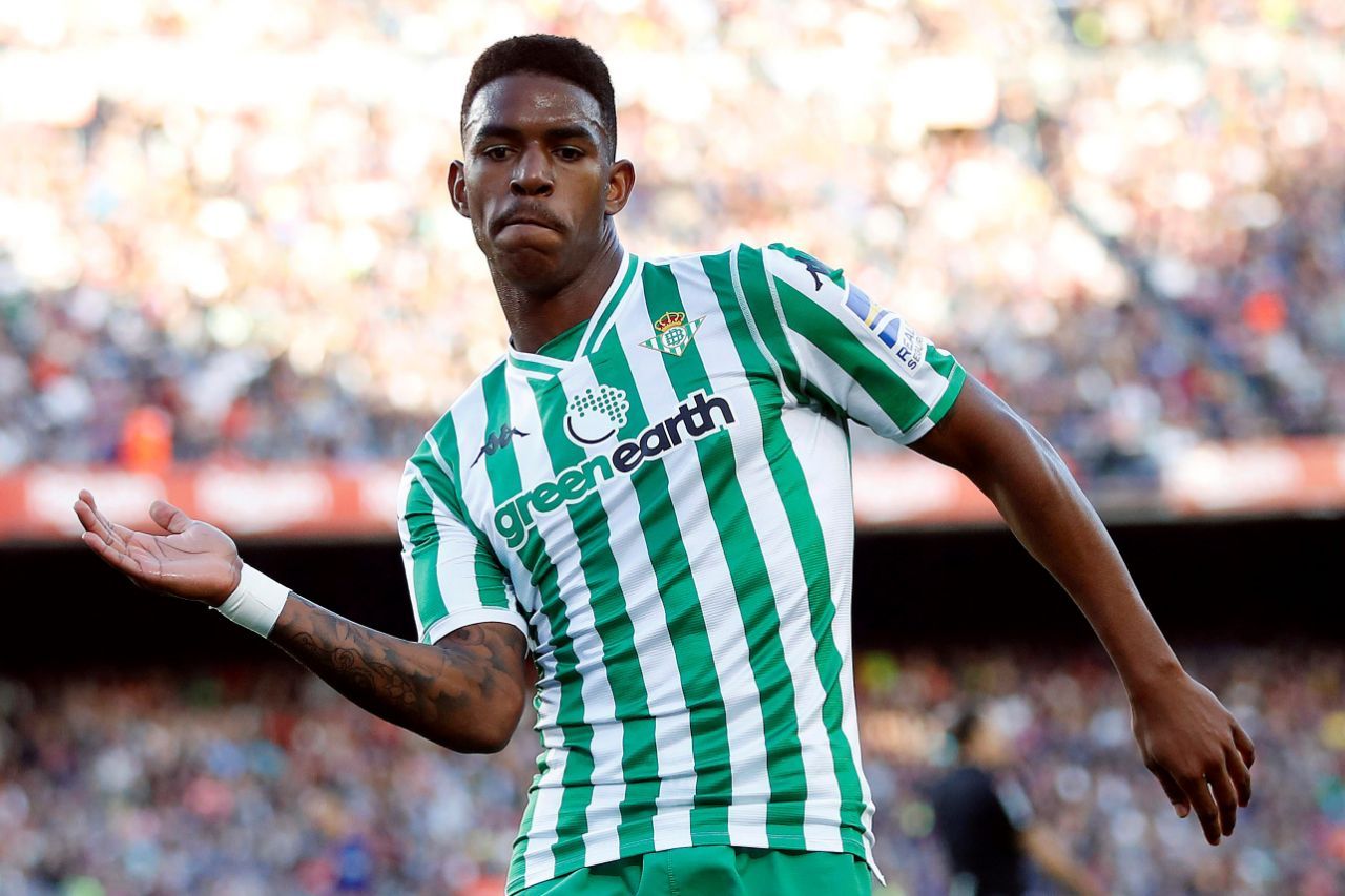  Junior celebra su gol al Barcelona.