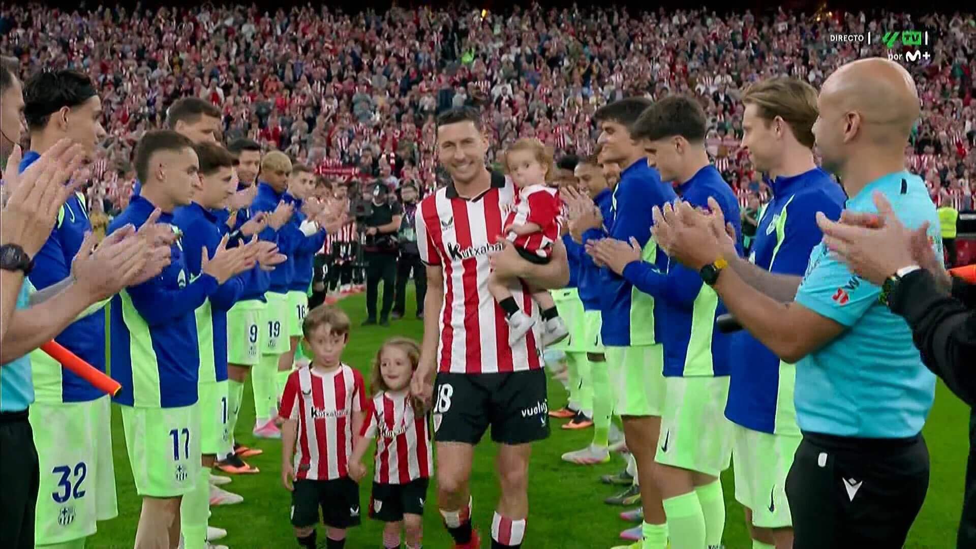  Los jugadores del Barça se unen al pasillo de Óscar de Marcos (Movistar+)