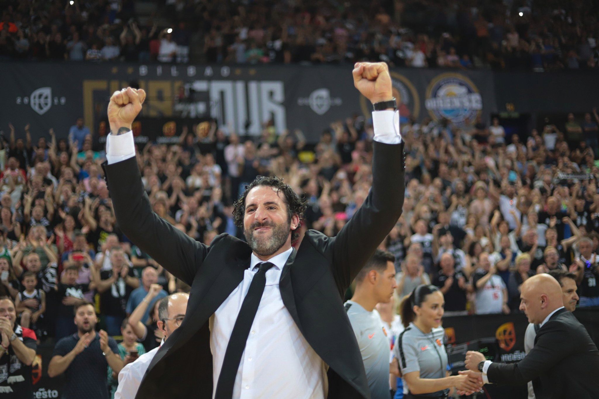  Álex Mumbrú, ya convertido en coach, eufórico cuando llevaba a los MIB al ascenso a la liga ACB.