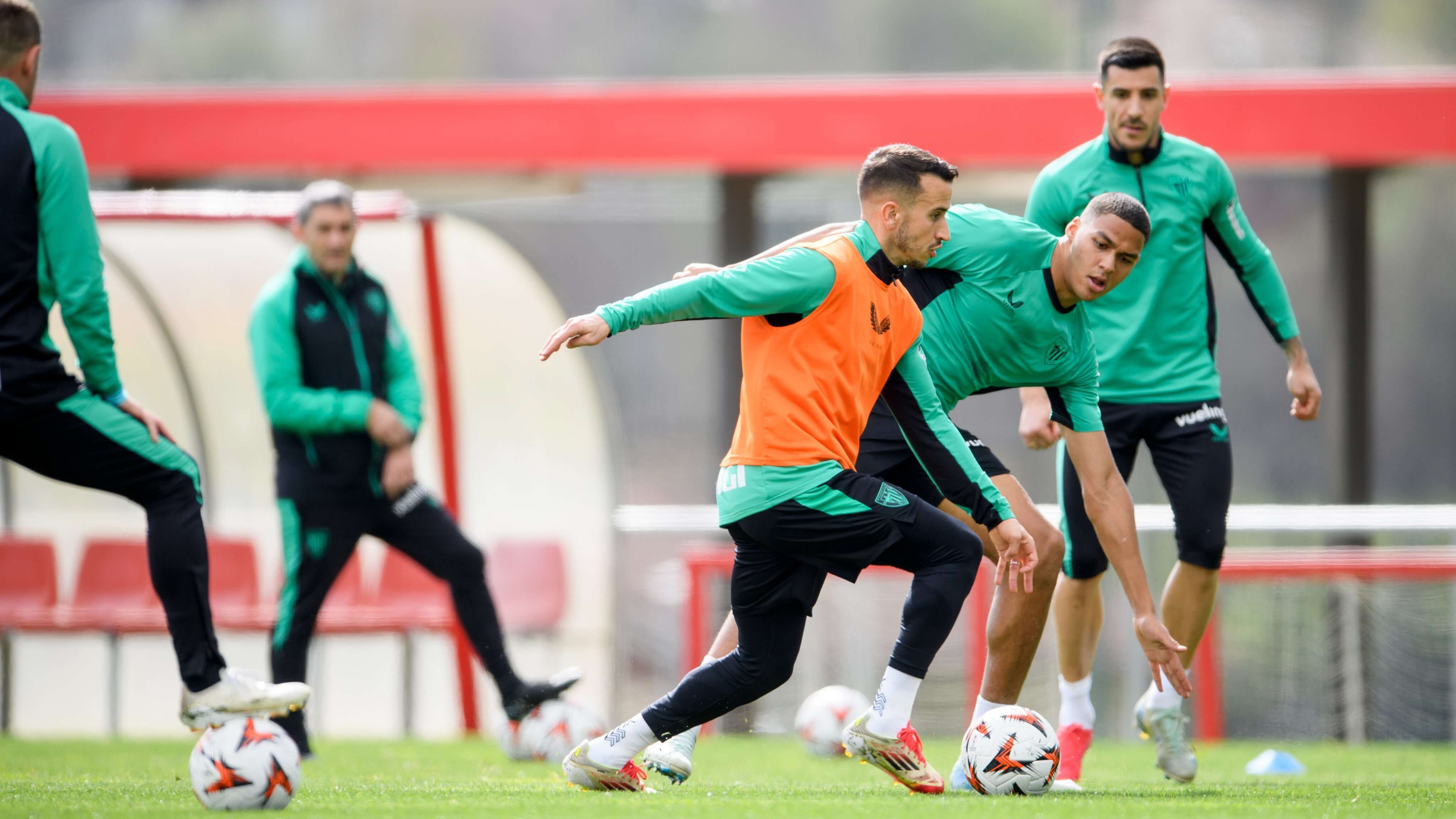 Alex Berenguer y sus compañeros entrenando esta semana en Lezama entes de medirse a la AS Roma.
